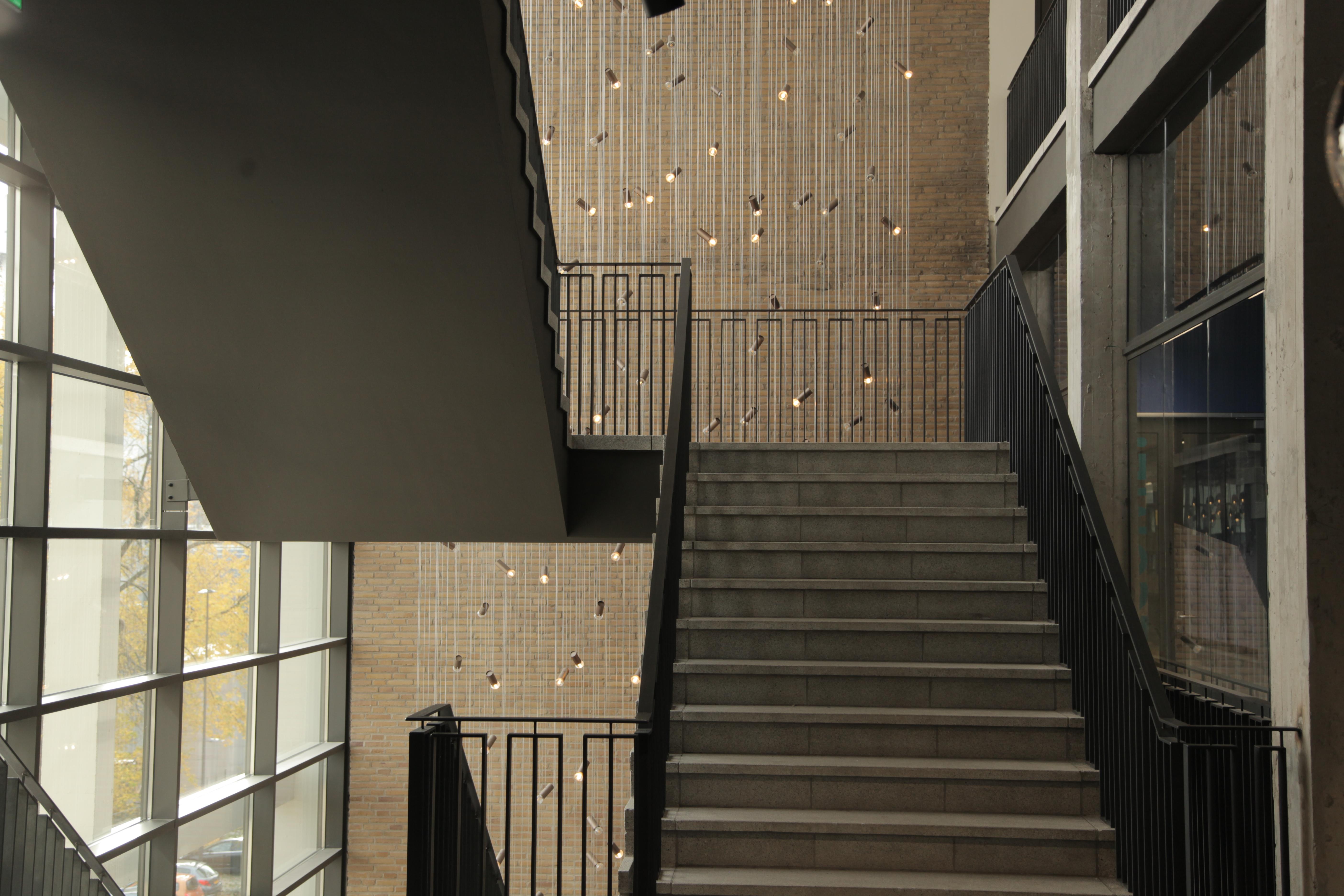 Lampada a sospensione Jewell 3 Angoli in Alluminio Argento Contemporary di JSPR in vendita 2