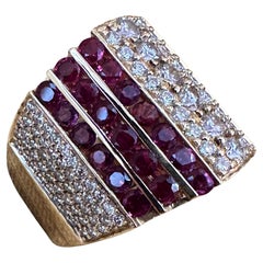 Jewels by Gauthier Ring aus 14 Karat Gelbgold mit breitem Band, Diamant und Rubin