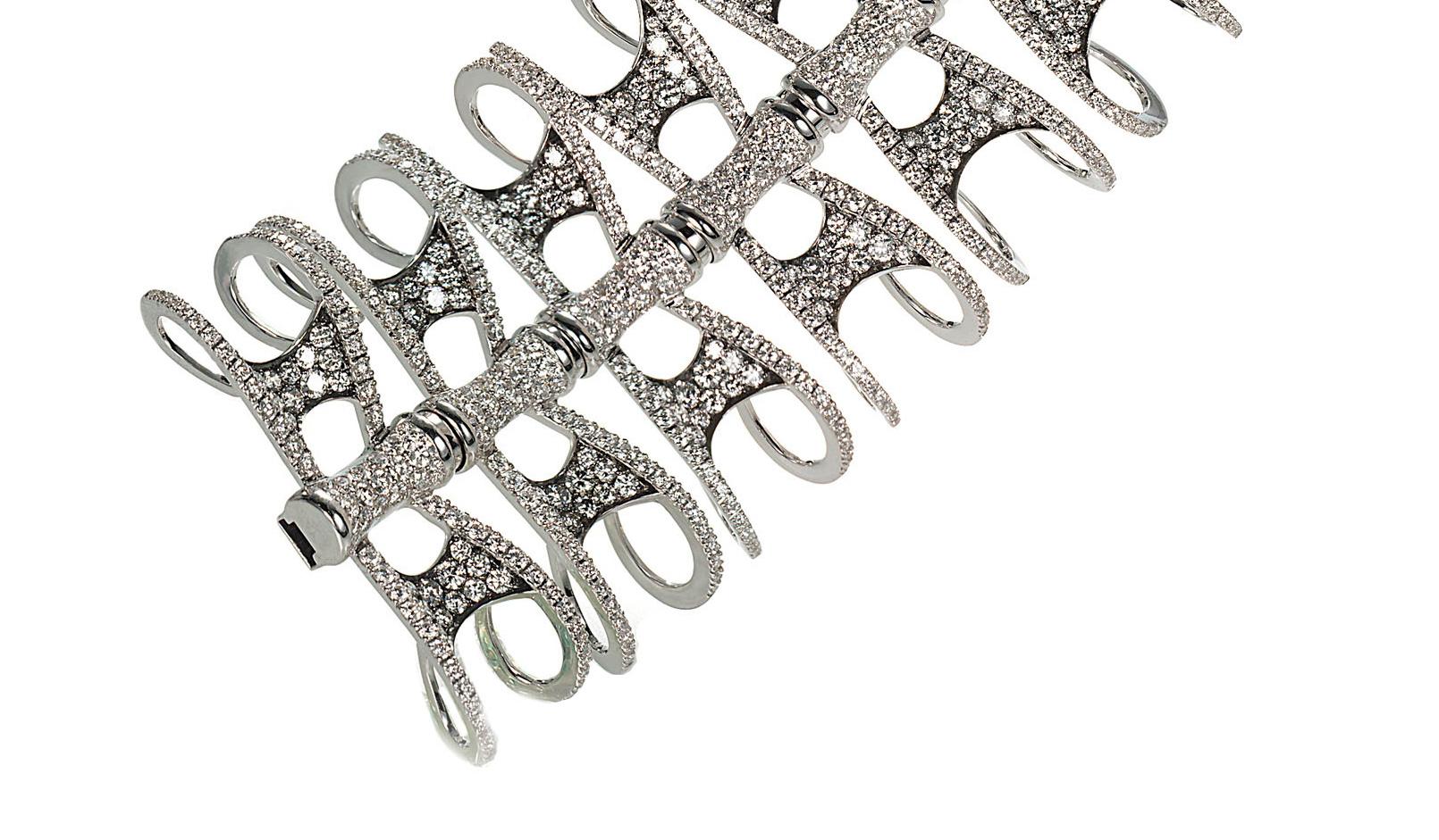 Jewels Verne 18 Karat White Gold and 16.96 Carat White Diamond Pavé Bracelet In New Condition In London, GB