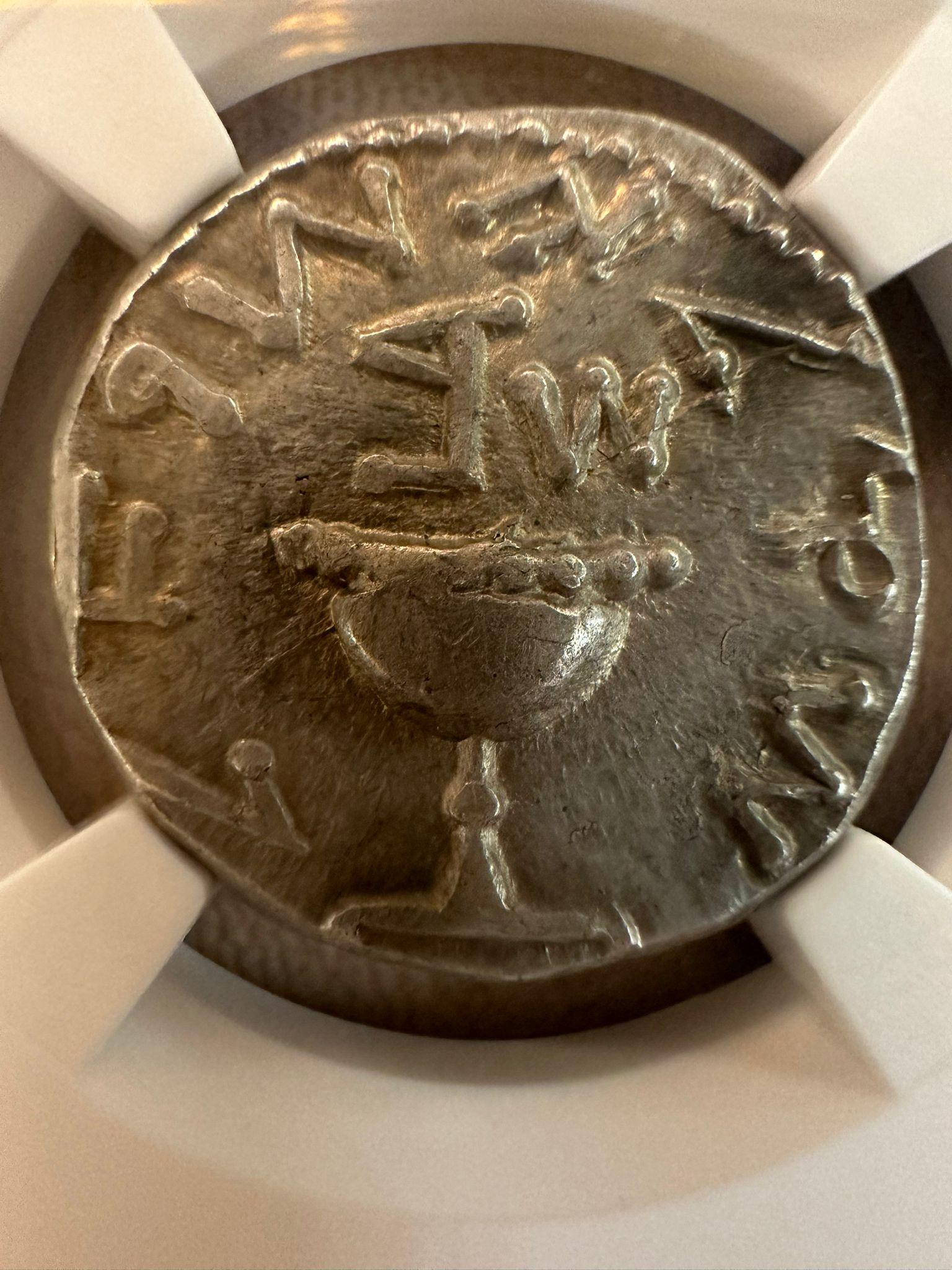 XVIIIe siècle et antérieur Jewish Judaea Silver Shekel – Year 2 of the First Jewish Revolt (AD 67/68) en vente