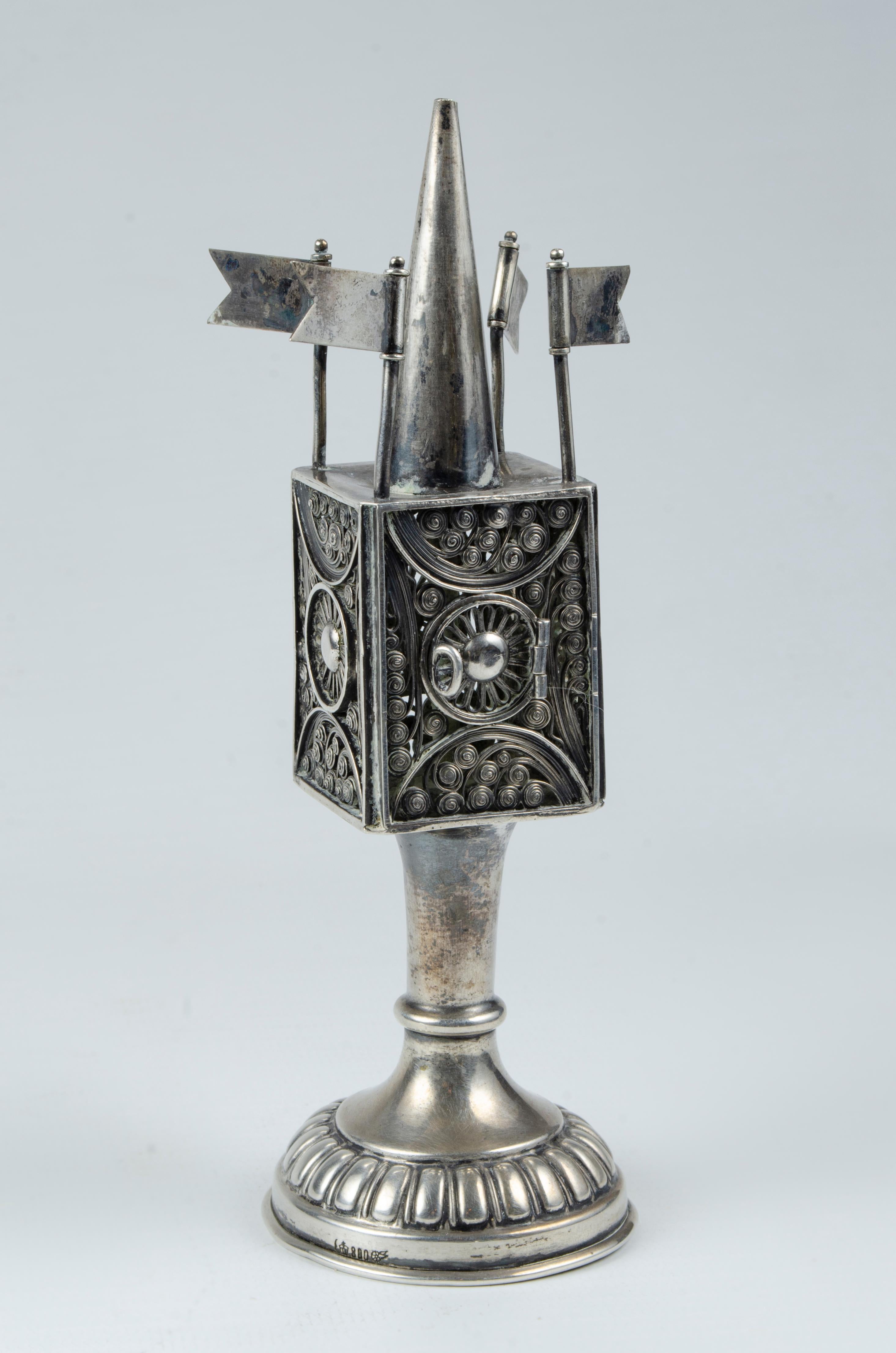 Jewish ritual objet
Besamin TOTEM
Silver spice tower
Origin Germany Circa 1900
at its base it has the silver seals
Possibly a flag missing
95 g of weight.