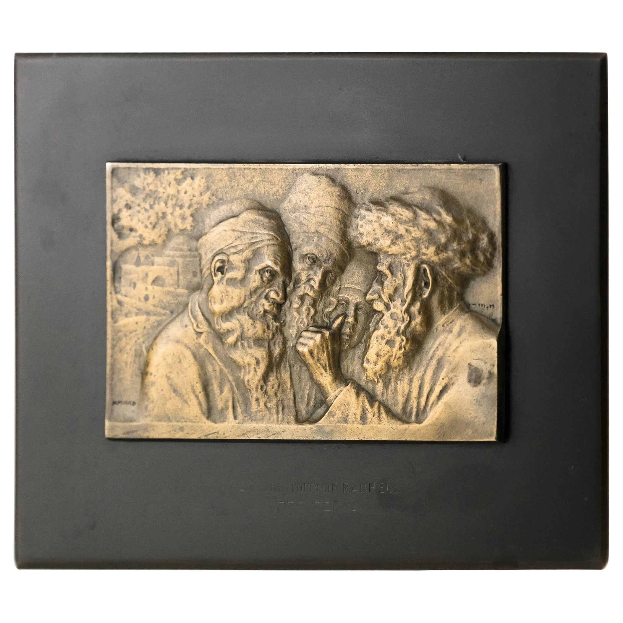 Les Juifs au Tombe de Rachel - Plaque en bronze du début du 20e siècle par Moshe Murro, Jérusalem en vente