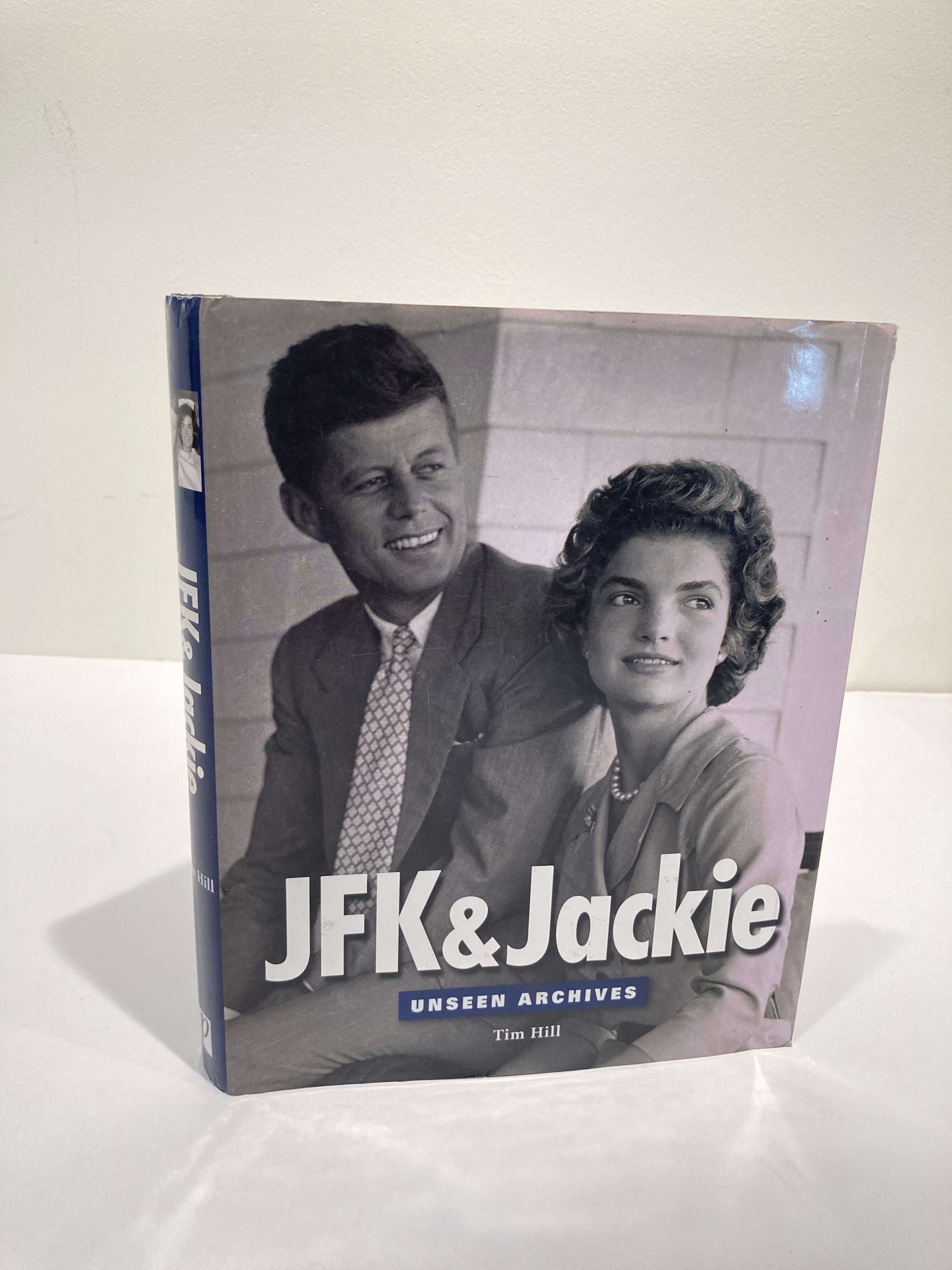 JFK & Jackie Unseen Archives Livre à couverture rigide en vente 6