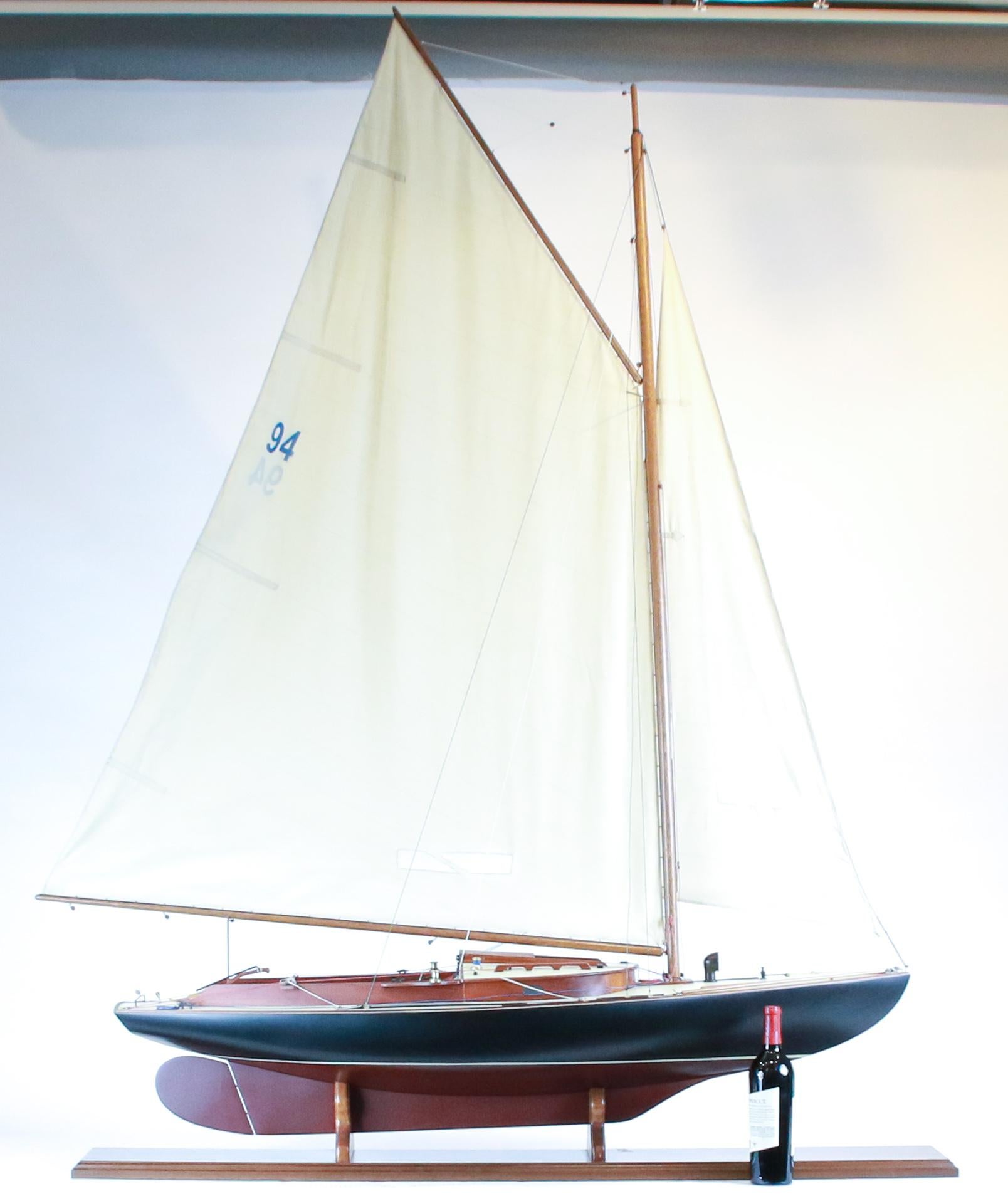 Model of the 25-foot Wianno Sr. sloop 