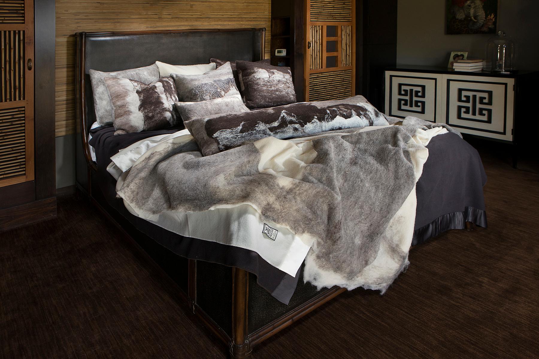 JG Switzer Artisan Wool Umber Throw, Heritage Sheep Collection For Sale 5