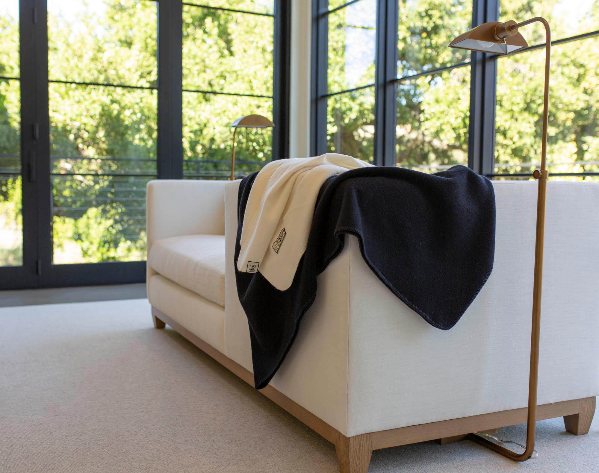 JG Switzer Classic Blanket in Black Cashmere Blend- King In New Condition For Sale In Sebastopol, CA