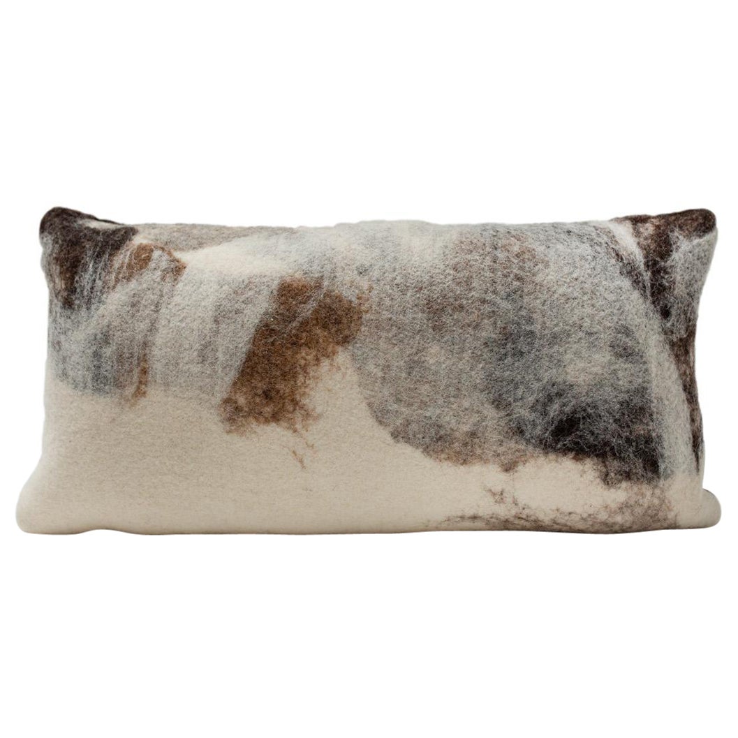JG Switzer Almohada lumbar de lana afieltrada a mano Tahoe