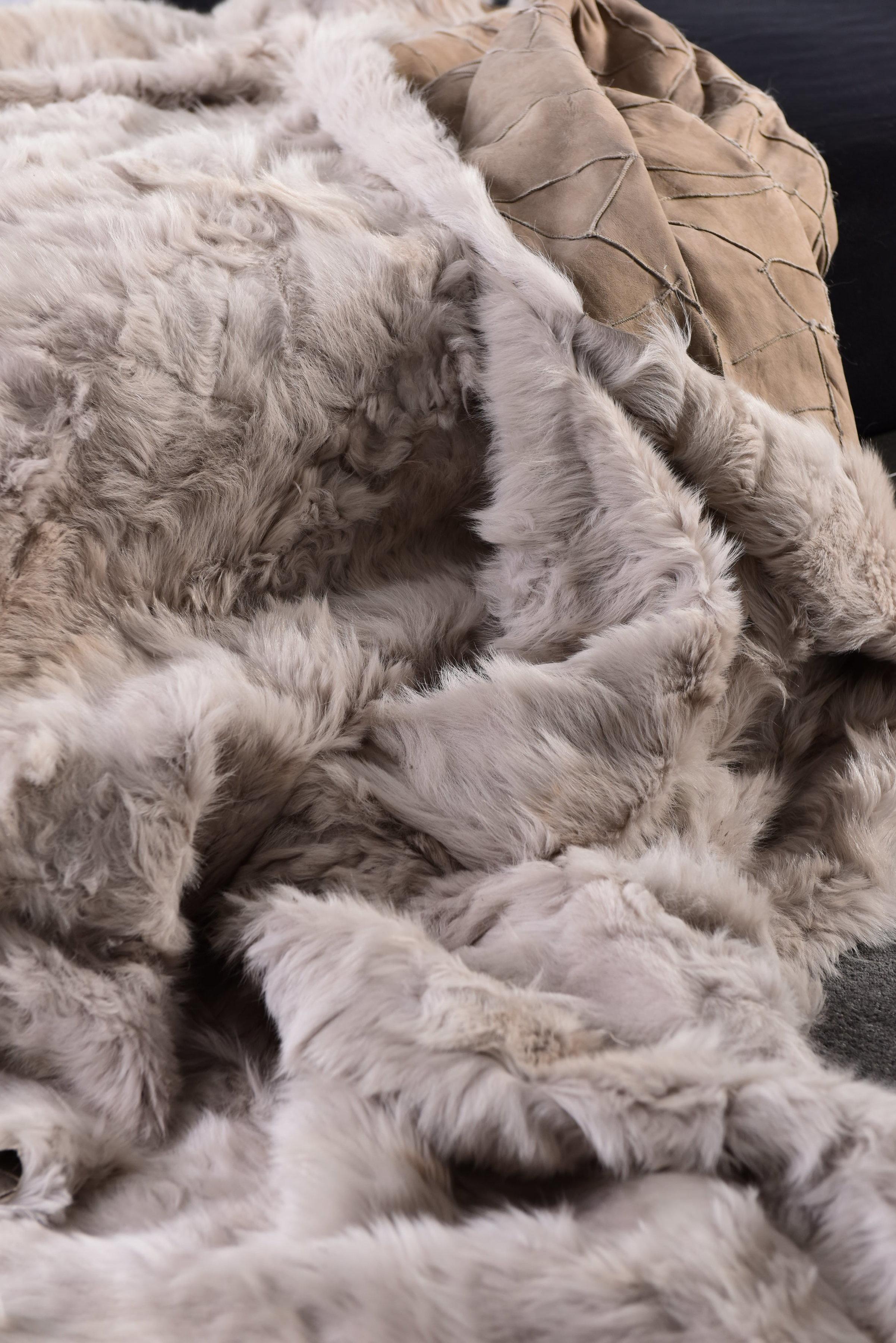 Américain JG Switzer Toscana Real Fur THROW Unlined in Plum Grey en vente