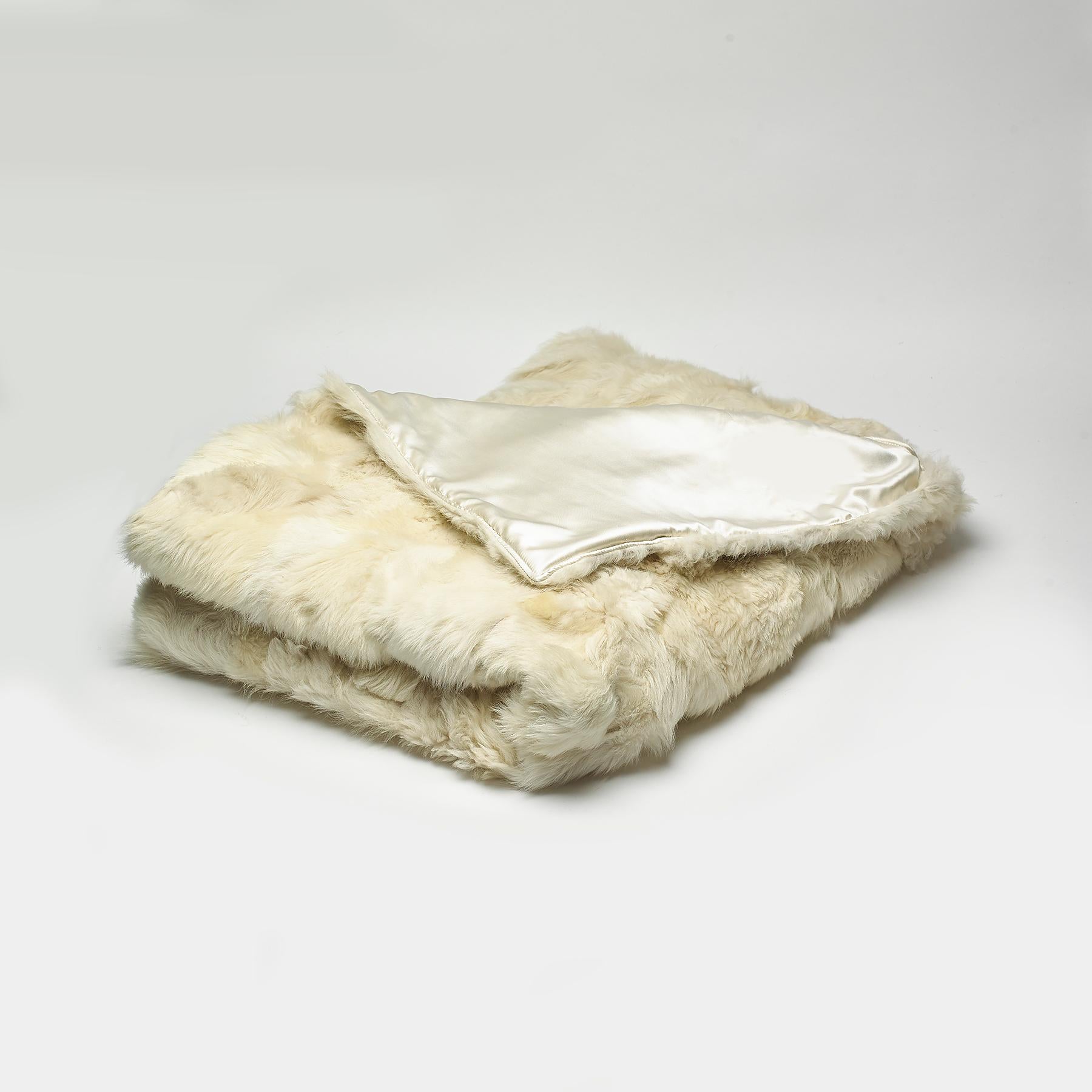 American JG Switzer Toscana Sheep Fur White Throw Backed with Lambswool/Cashmere For Sale