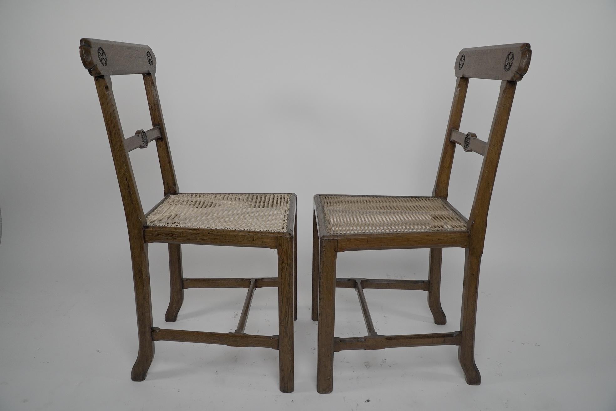 J.G.Crace attributed. In the style of AWN Pugin. A pair of Gothic Revival chairs In Good Condition For Sale In London, GB