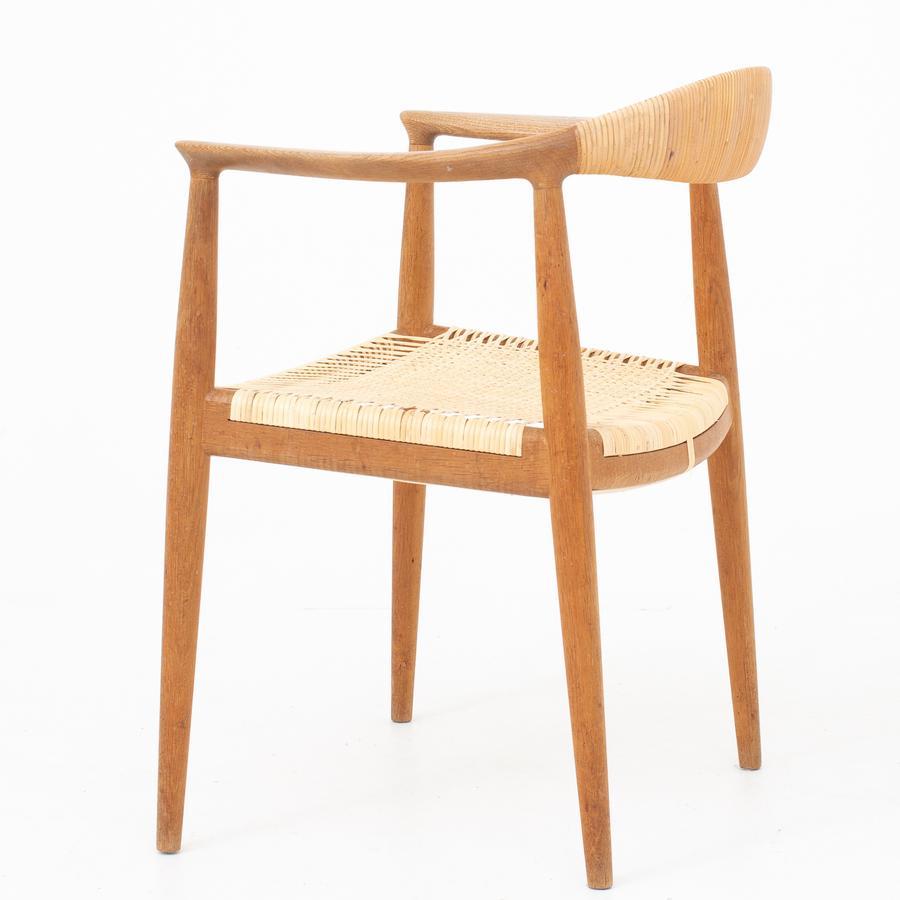 JH 501 - 'The Chair' in oak and cane. Designed in 1949. Maker Johannes Hansen.