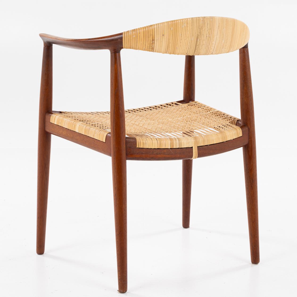 JH 501 - The Chair / The Round Chair in solid teak with a seat and backrest of cane. Early version. Burn mark from manufacturer. Hans J. Wegner / Johannes Hansen