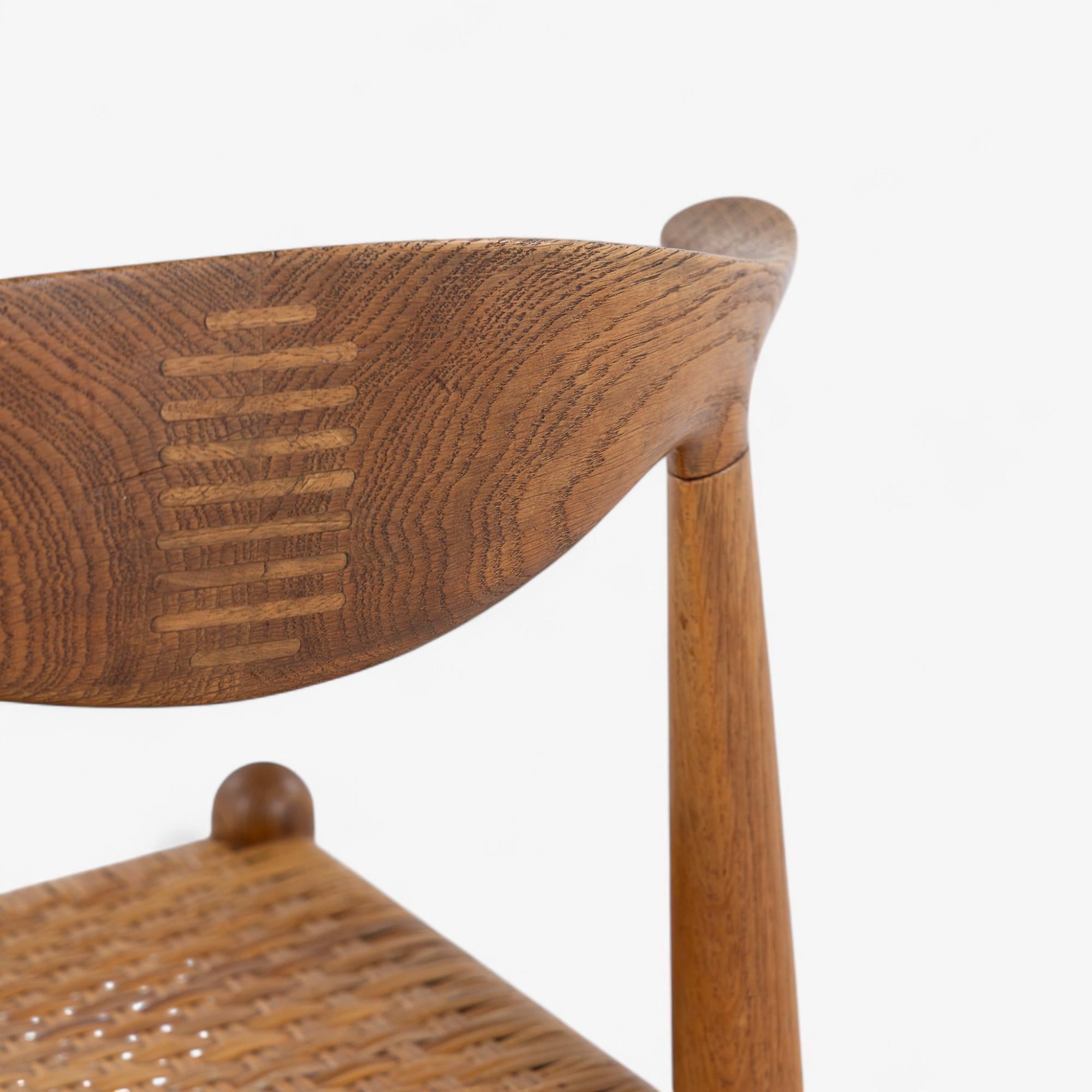 JH 505 - 'Kuhhornstuhl' aus patinierter Eiche von Hans J. Wegner im Zustand „Gut“ im Angebot in Copenhagen, DK