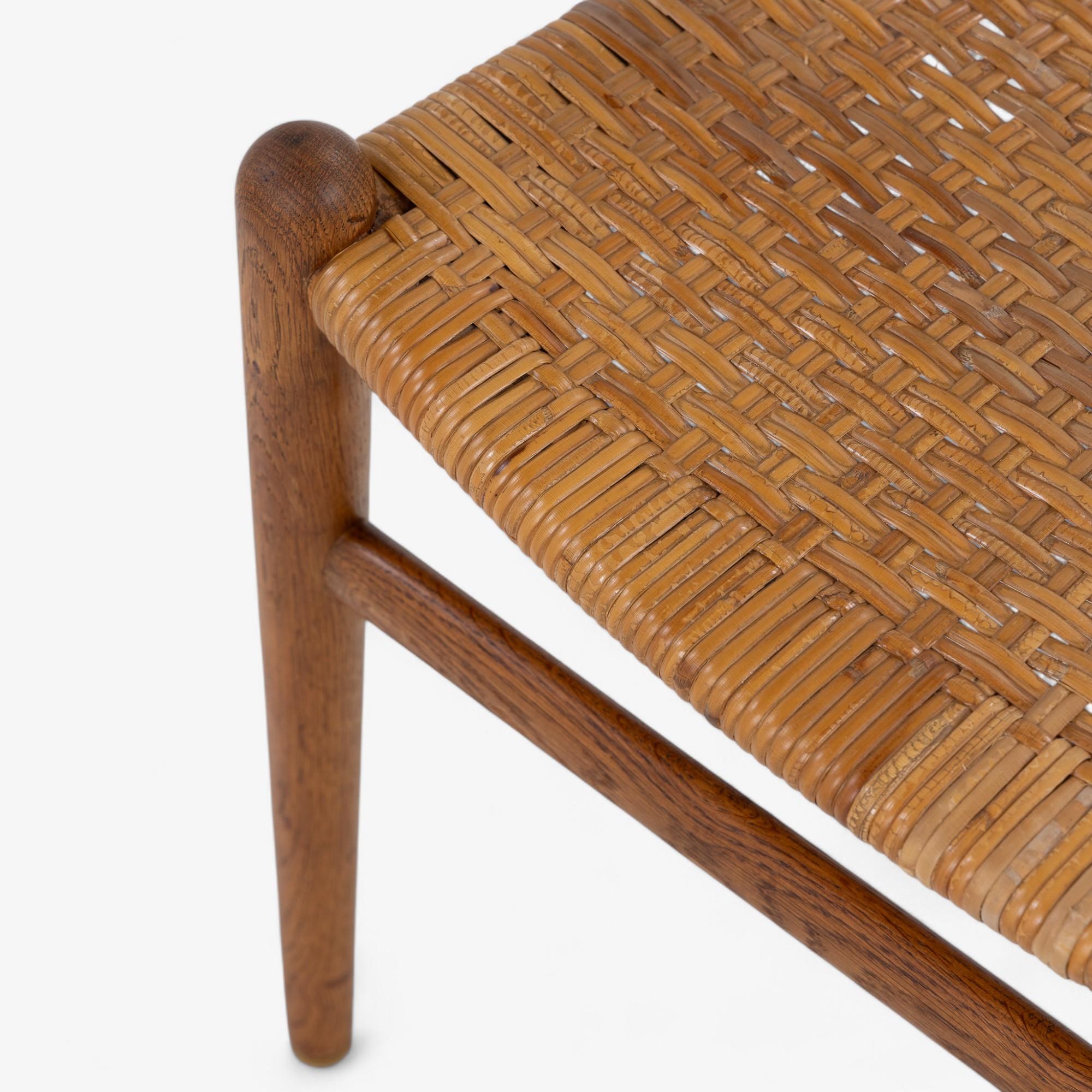 JH 505 - 'Kuhhornstuhl' aus patinierter Eiche von Hans J. Wegner (20. Jahrhundert) im Angebot