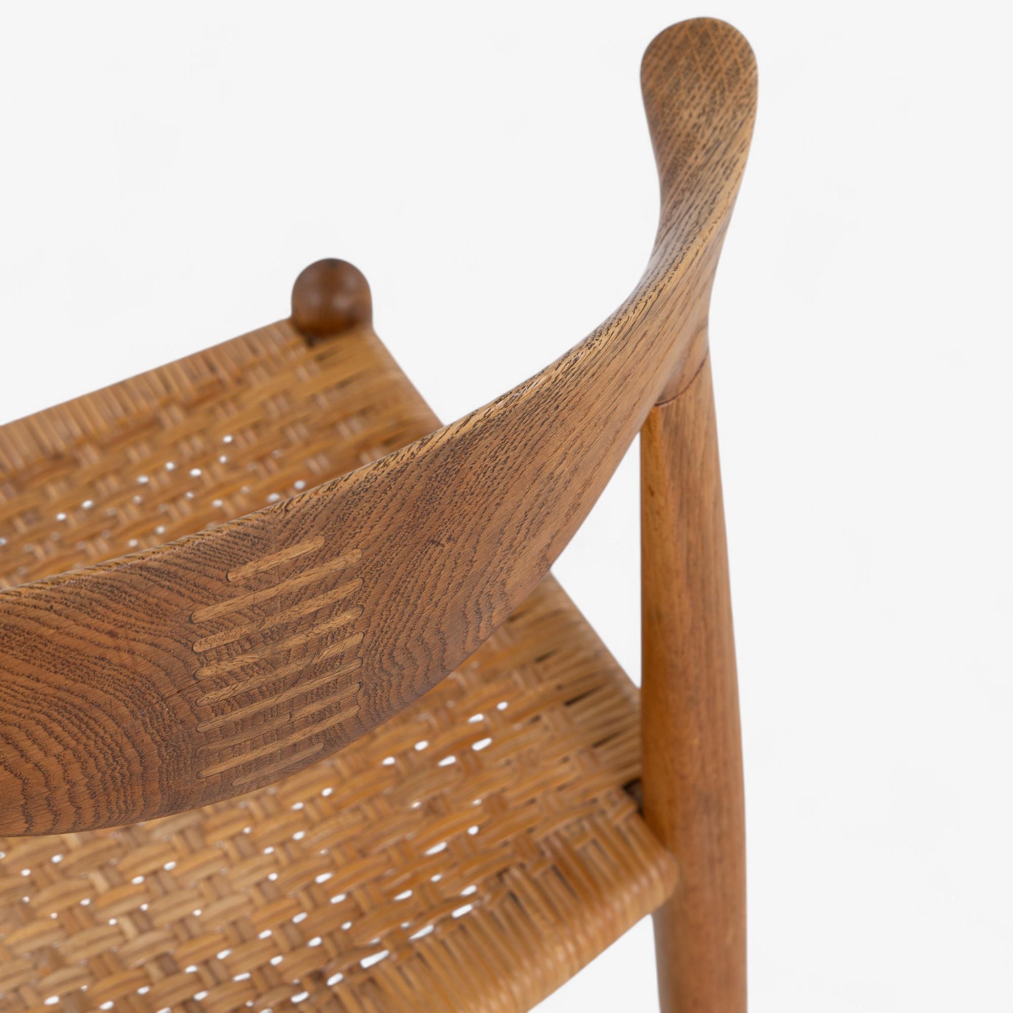 JH 505 - 'Kuhhornstuhl' aus patinierter Eiche von Hans J. Wegner im Angebot 1