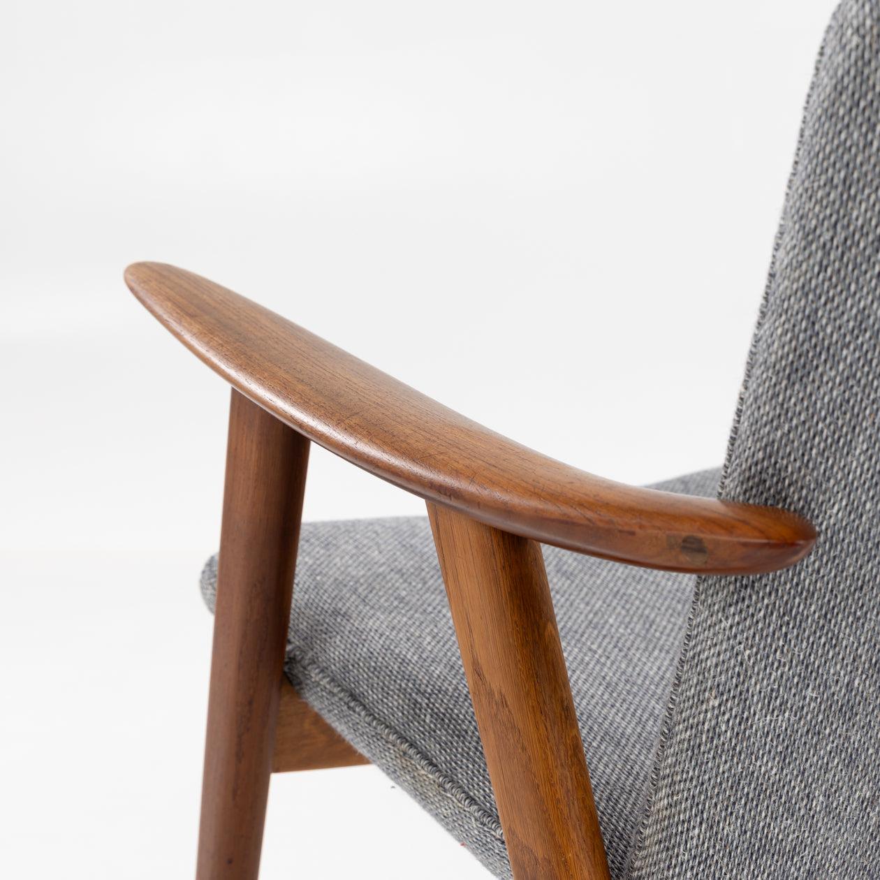 JH 517 - Buck Chair in patinated teak by Hans J. Wegner In Excellent Condition For Sale In Copenhagen, DK