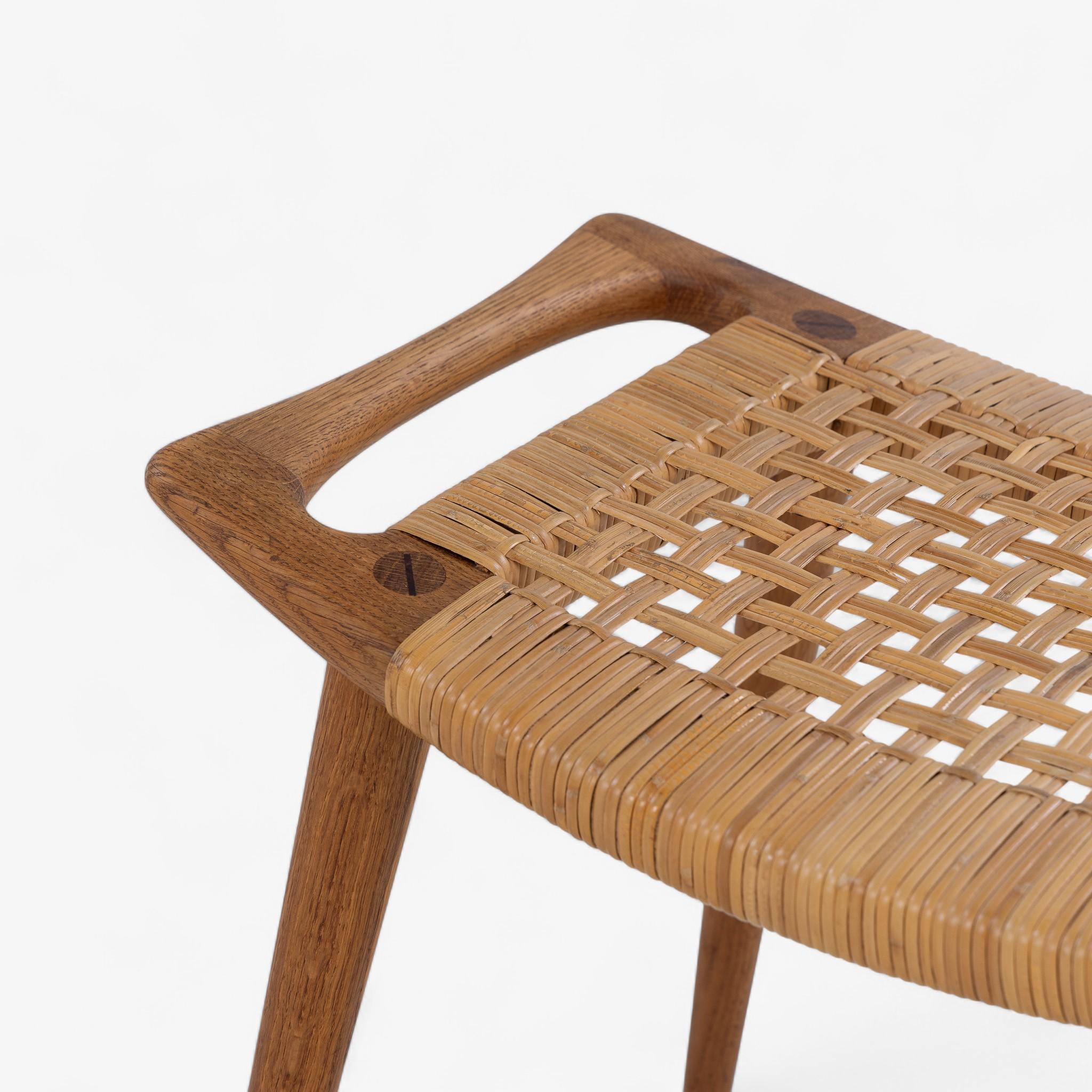 Vimini JH 539 - Stool in oak and wicker by Hans J. Wegner in vendita