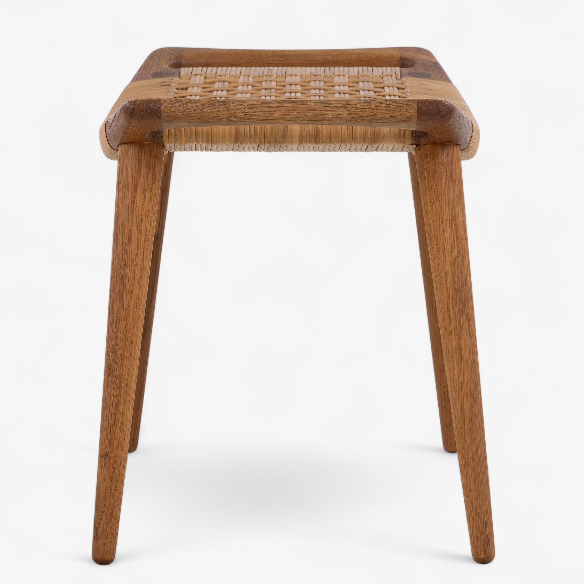 JH 539 - Stool in oak and wicker by Hans J. Wegner in vendita 1