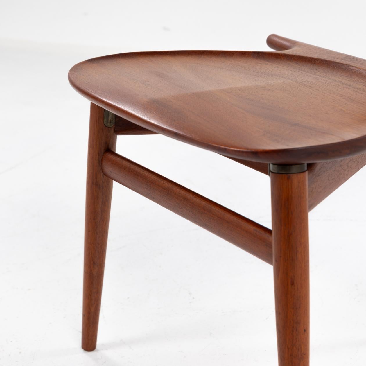 Mahogany JH 540 - The Valet Chair in solid mahogany by Hans Wegner For Sale