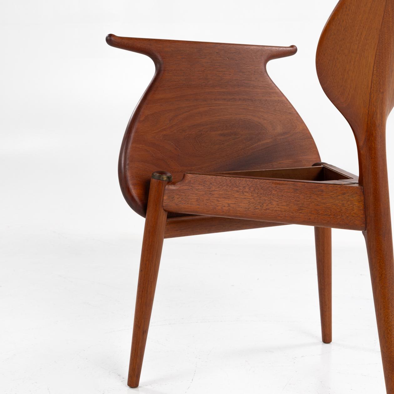 JH 540 - The Valet Chair in solid mahogany by Hans Wegner For Sale 2