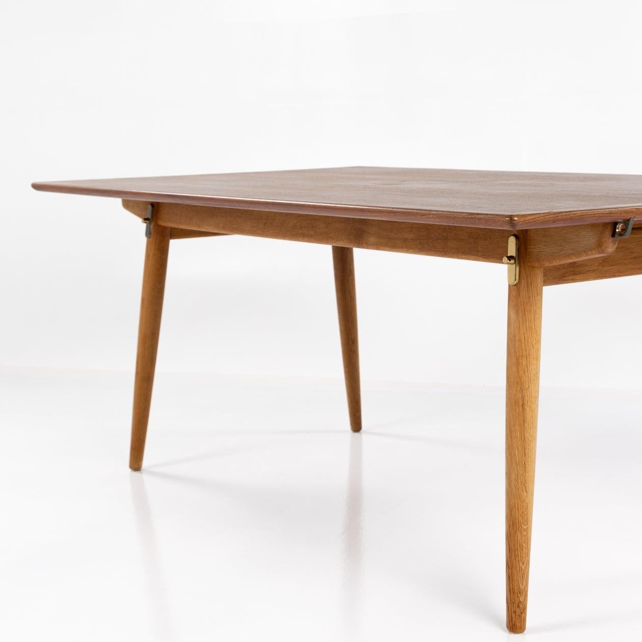 JH 570 - Rare teak dining table By Hans J. Wegner 2