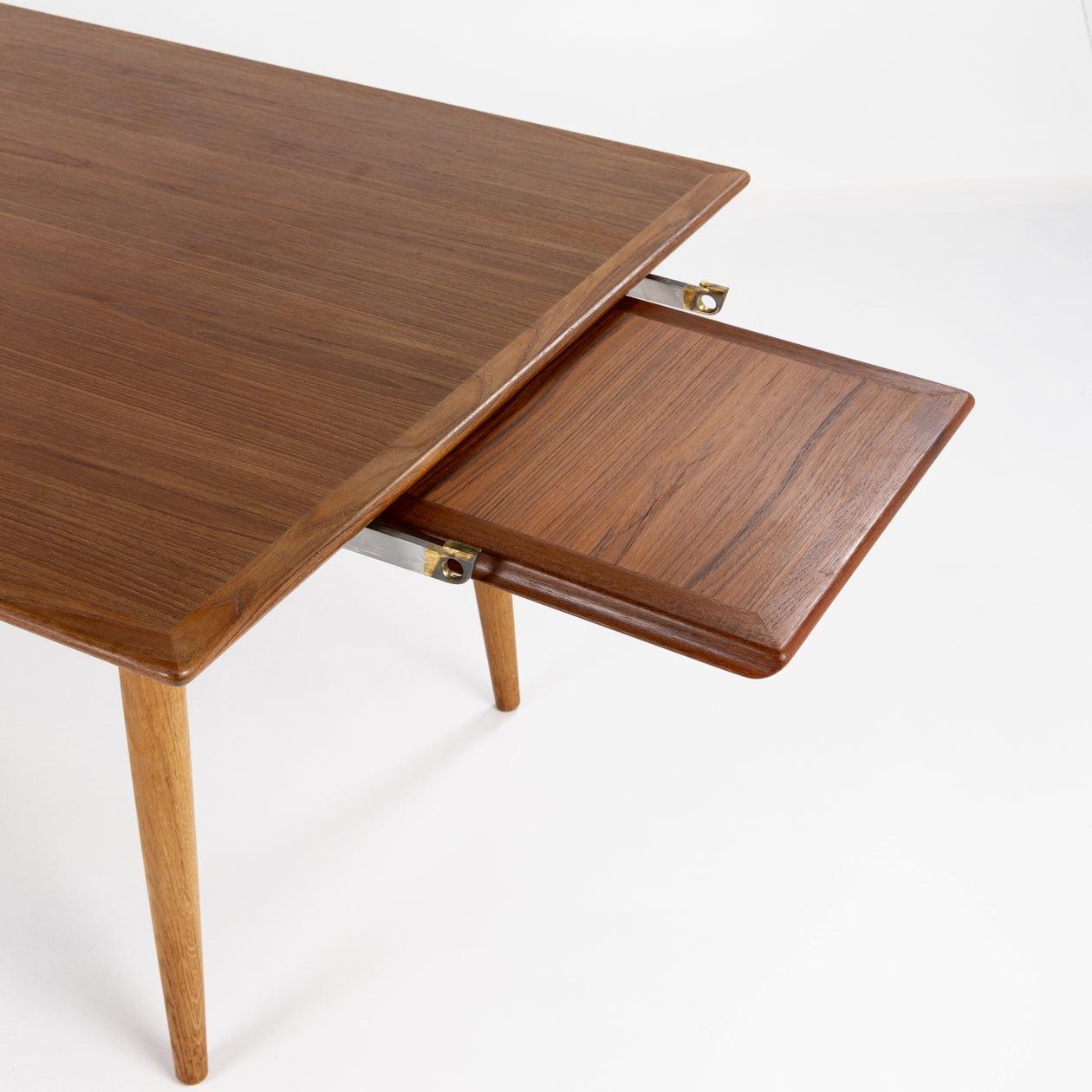 Patinated JH 570 - Rare teak dining table By Hans J. Wegner