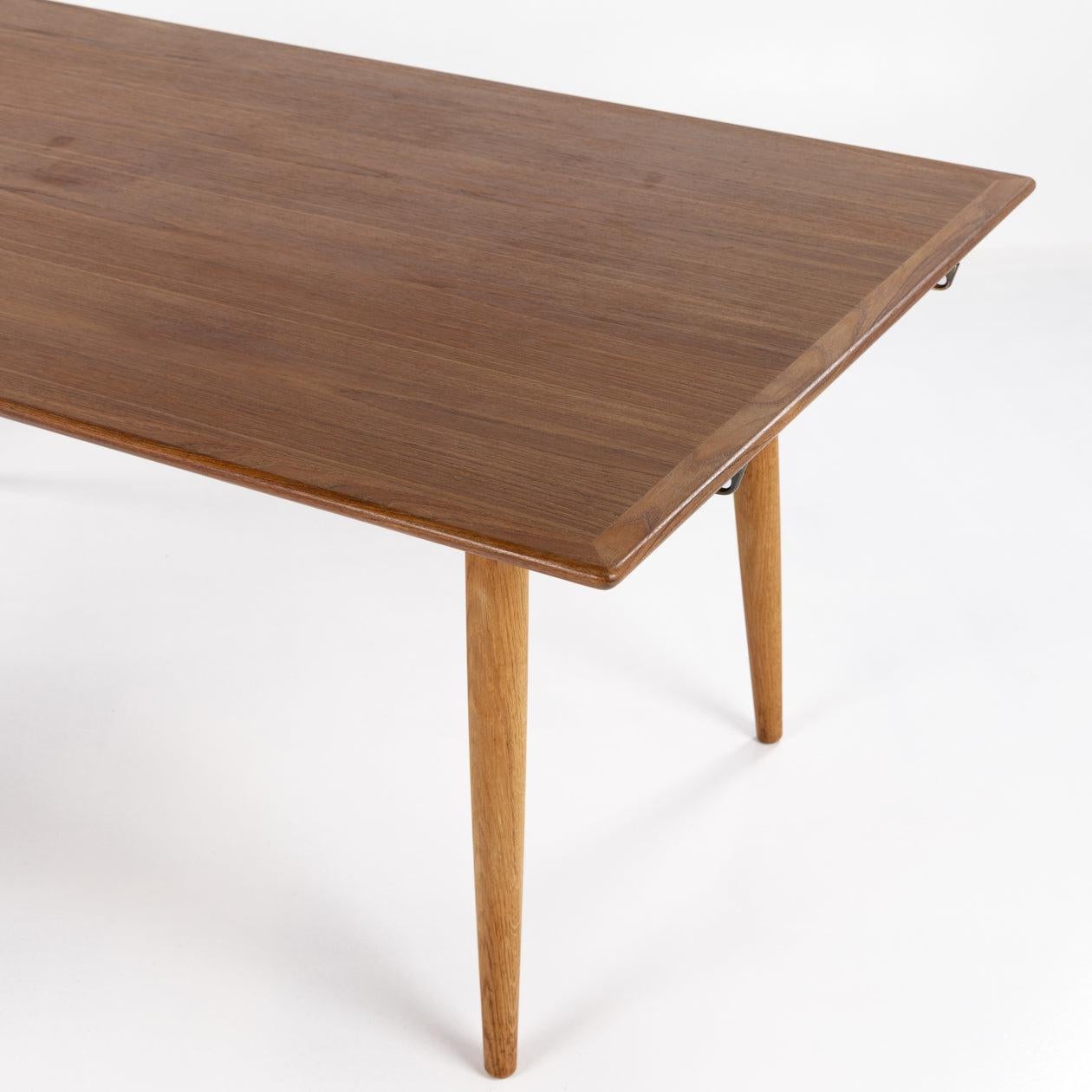 JH 570 - Rare teak dining table By Hans J. Wegner 1