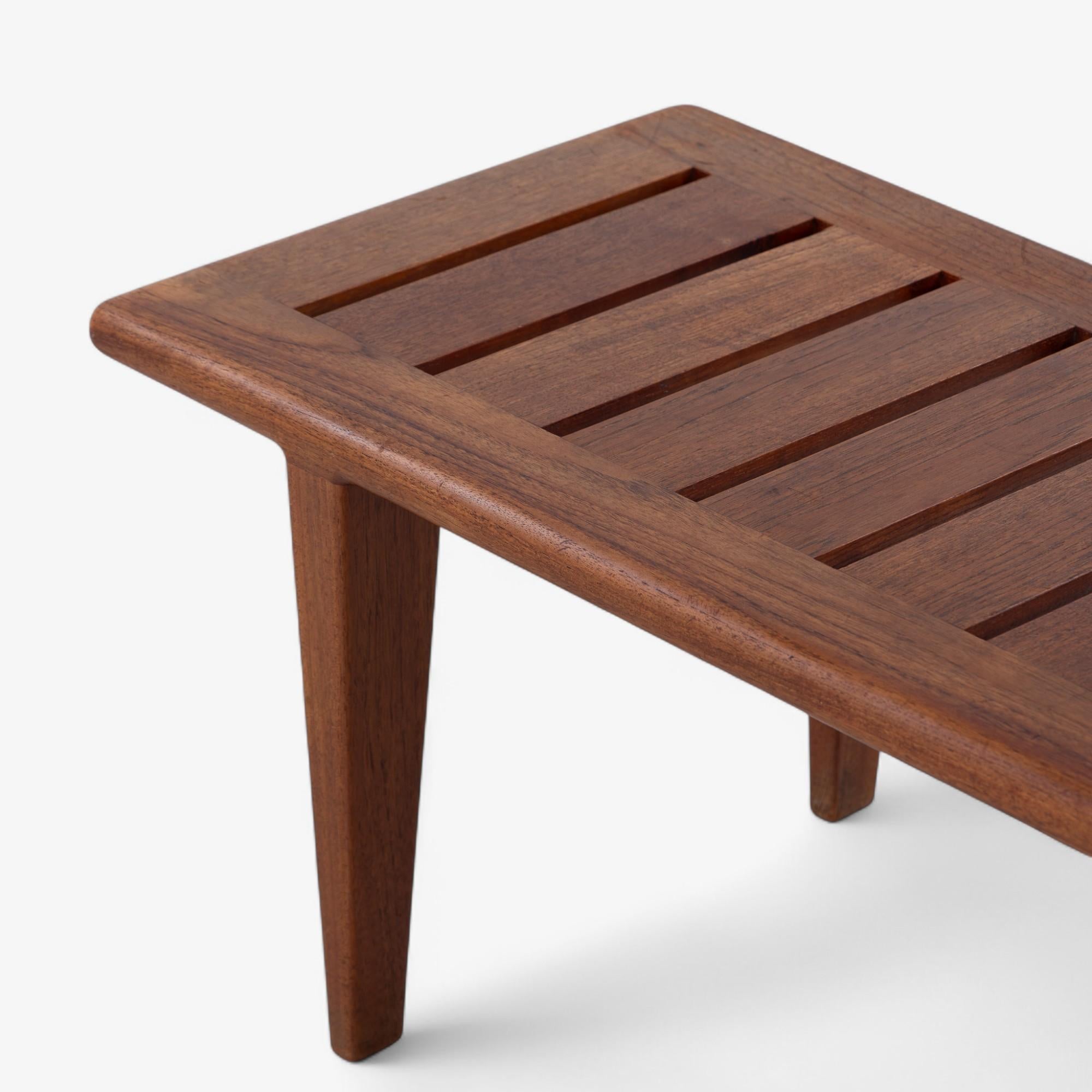 JH 574 - Bank aus massivem Teakholz von Hans J. Wegner (Dänisch) im Angebot