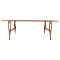 JH 584 - Dining table by Hans J. Wegner