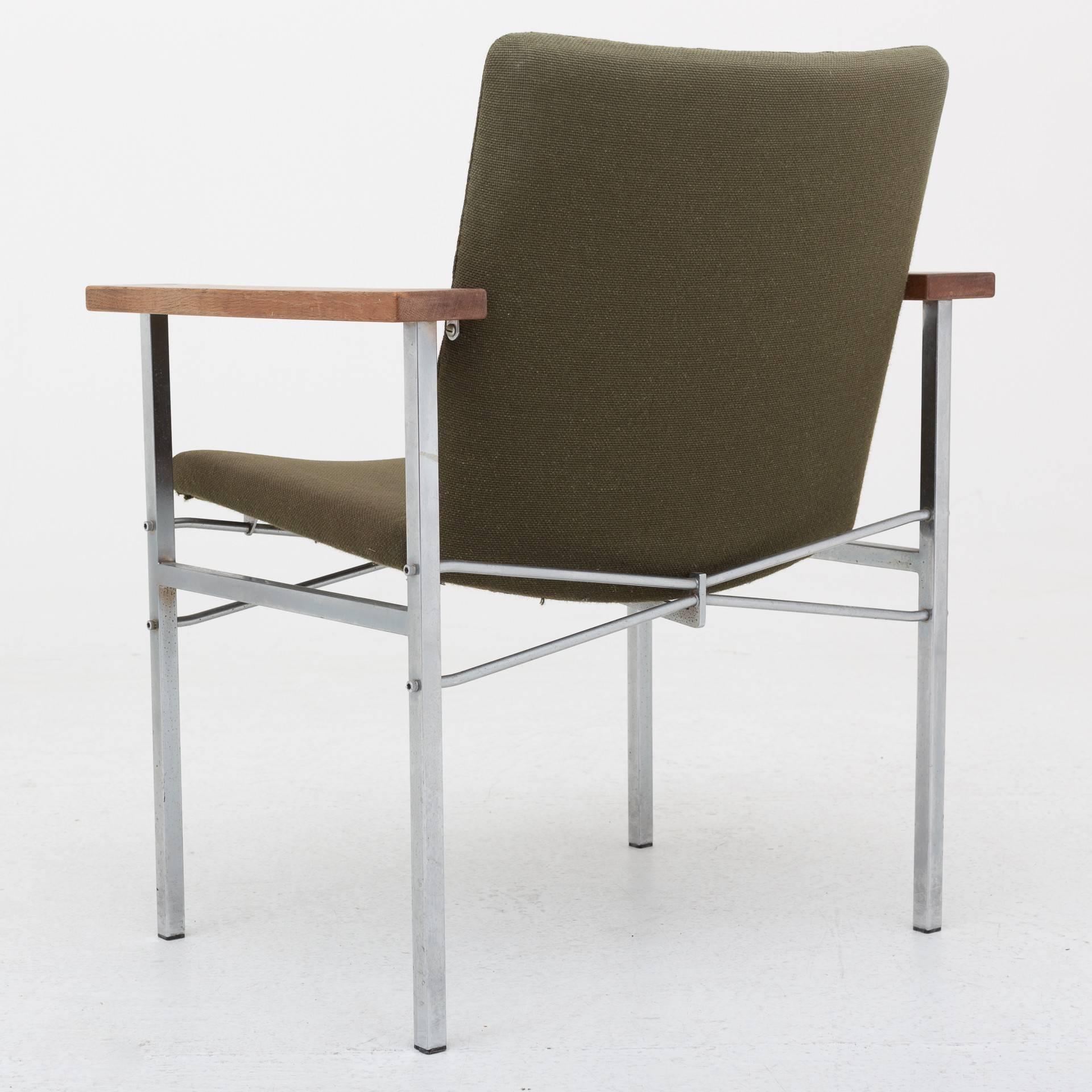 JH 704 - Rare armchair in steel with green wool and armrests in oak. Maker Johannes Hansen.