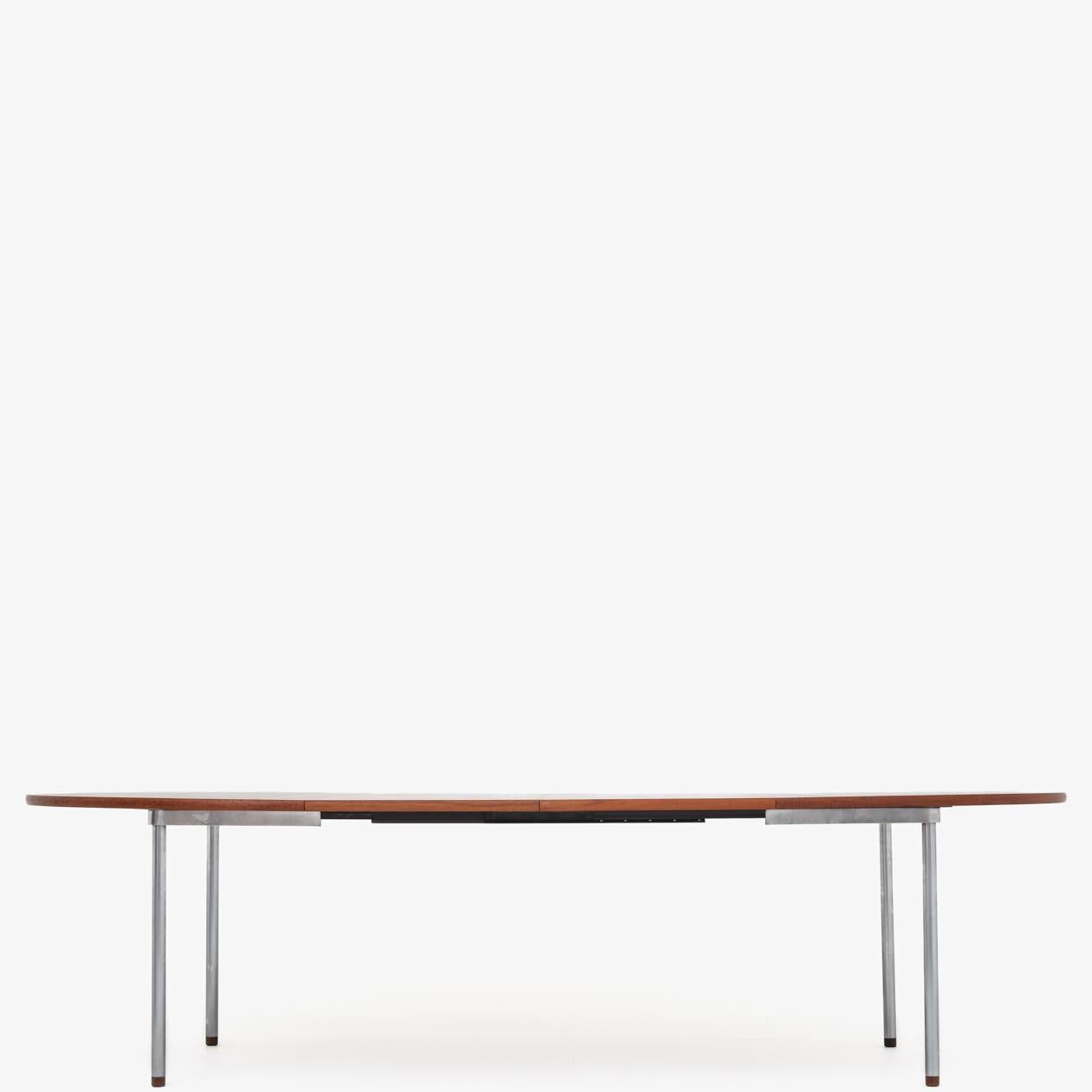 JH 756 - Rare dining table with top, two additional plates and shoes in teak with steel legs. Hans J. Wegner / Johannes Hansen.