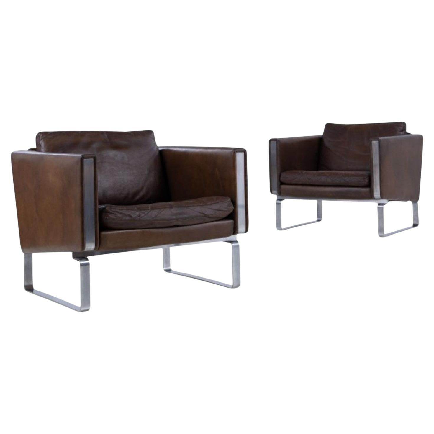 JH 801 - Pair of armchairs in original leather by Hans J. Wegner