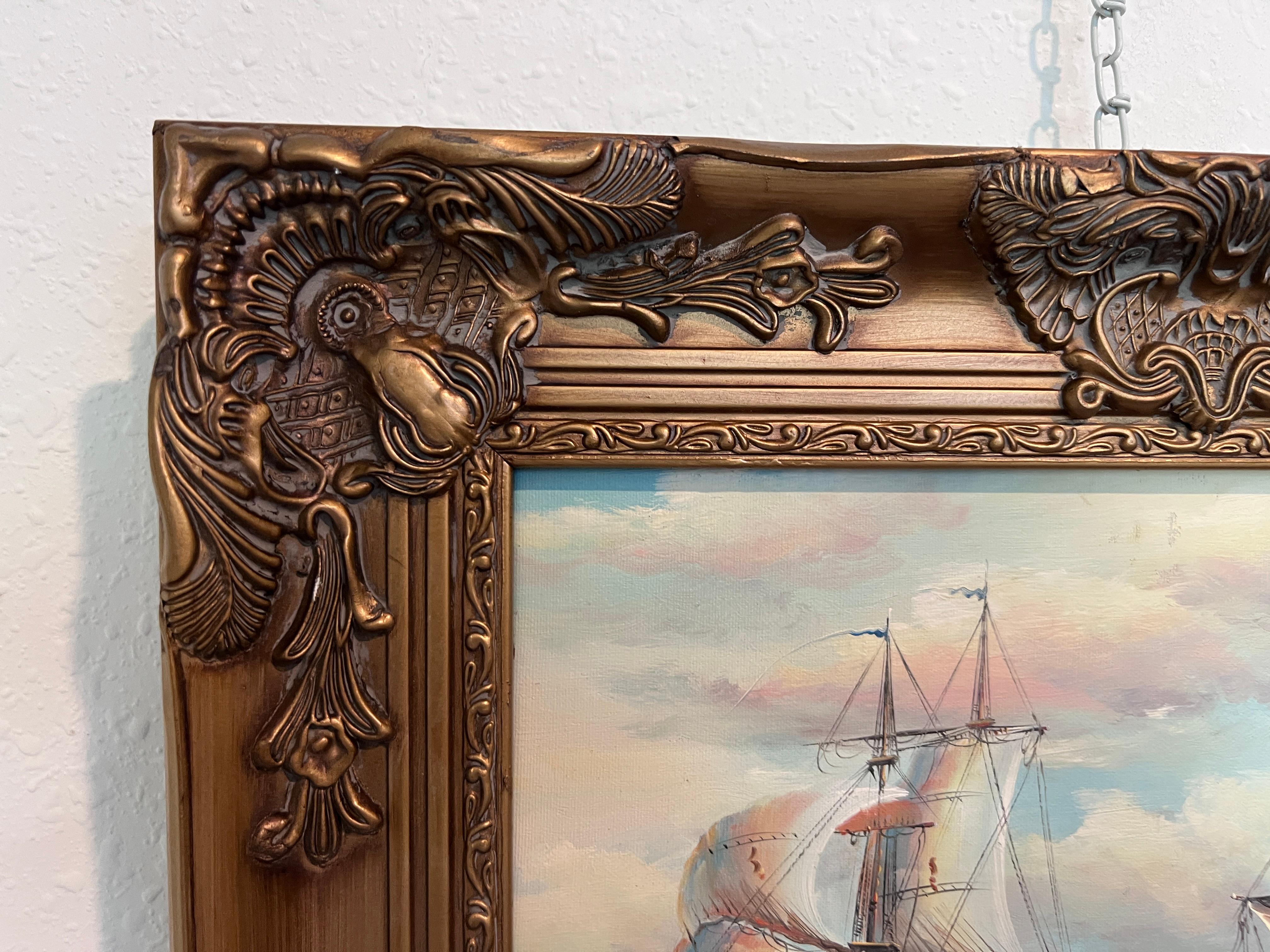 Cette puissante peinture à l'huile maritime dépeint une intense bataille navale entre deux grands navires du XVIIIe siècle qui s'affrontent. Des volutes de fumée et des éclairs de canon illuminent les voiles, tandis qu'une mer agitée s'abat sur les