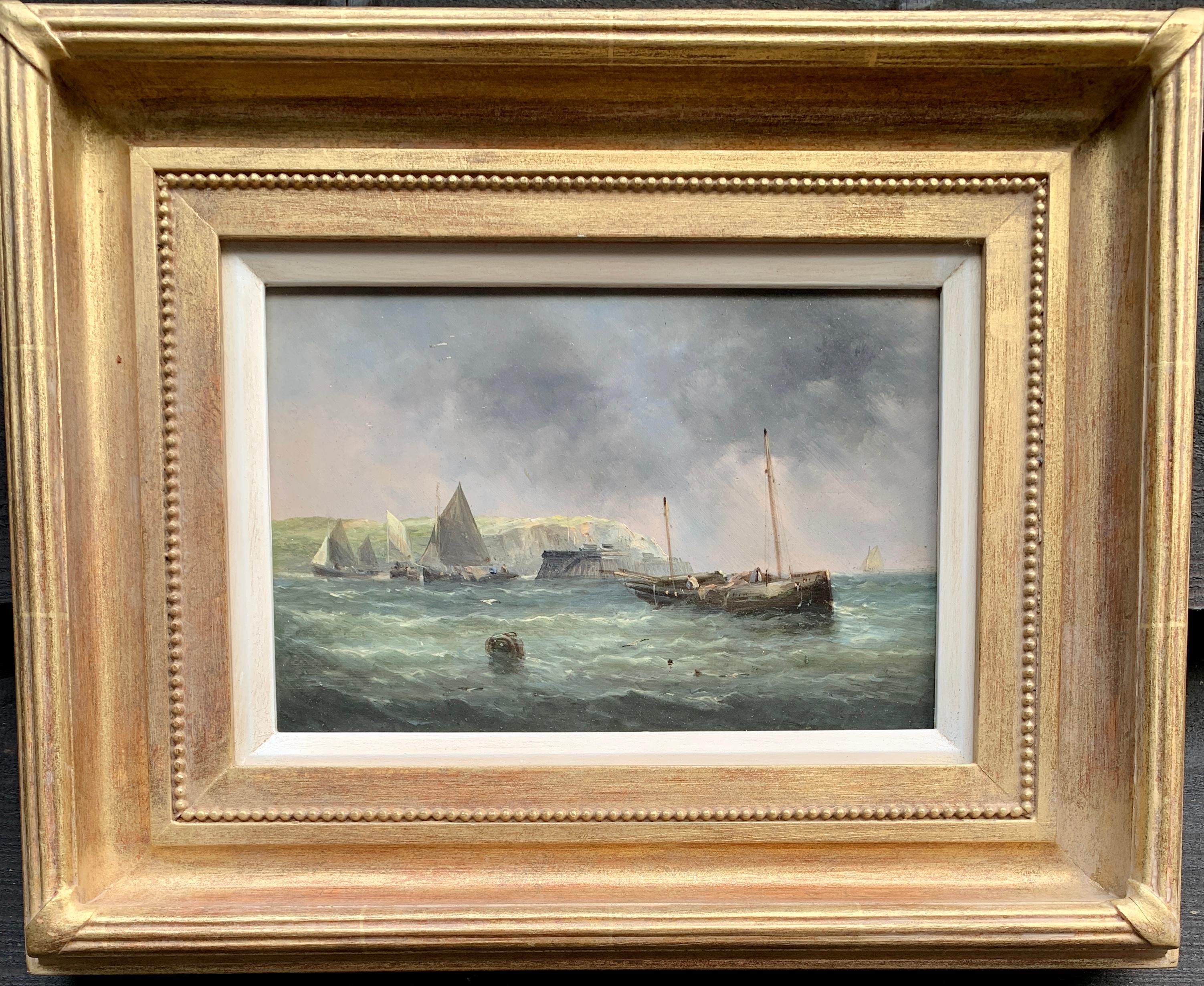 Anciennes bateaux de pêche anglais du XIXe siècle par les Cliffs blancs de Dover