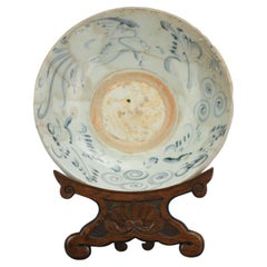 Assiette de présentation en porcelaine chinoise de la période Jiajing/Wanli, 17 carats