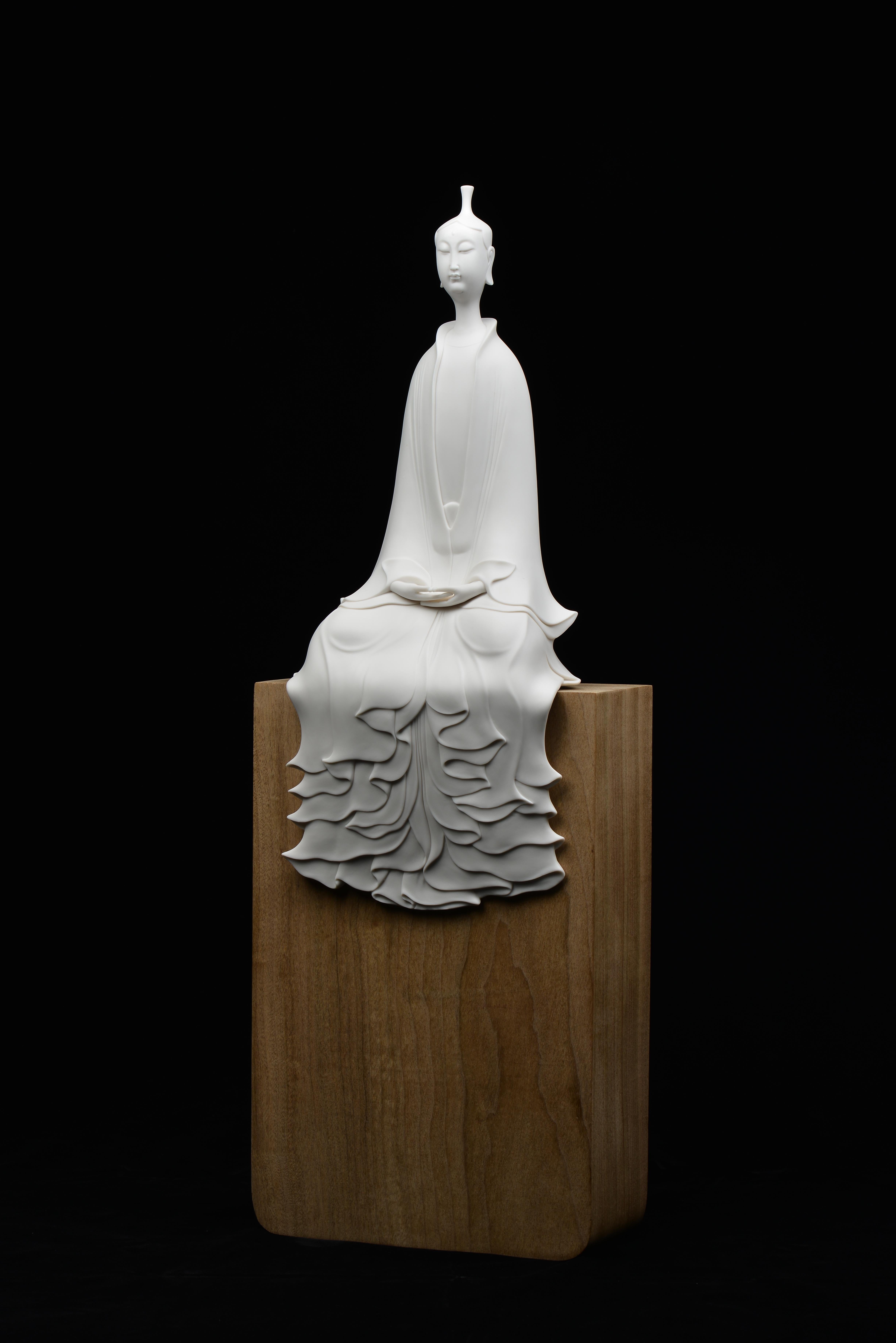 Updo Avalokitesvara in Meditation - Modern Sculpture by JIANG SHENG