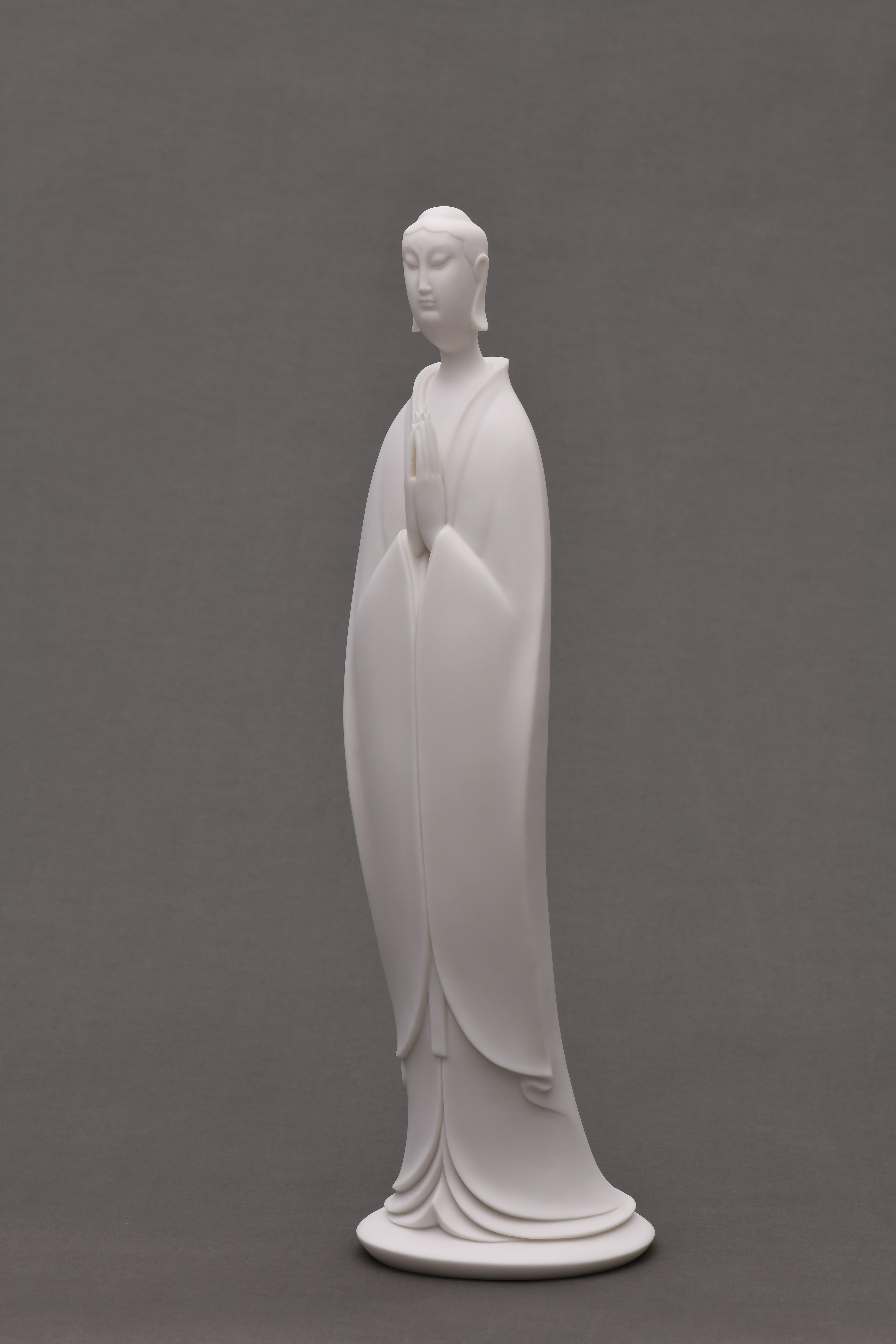 Avalokitesvara in piedi con un gesto Gassho - Sculpture Contemporaneo di JiangSheng