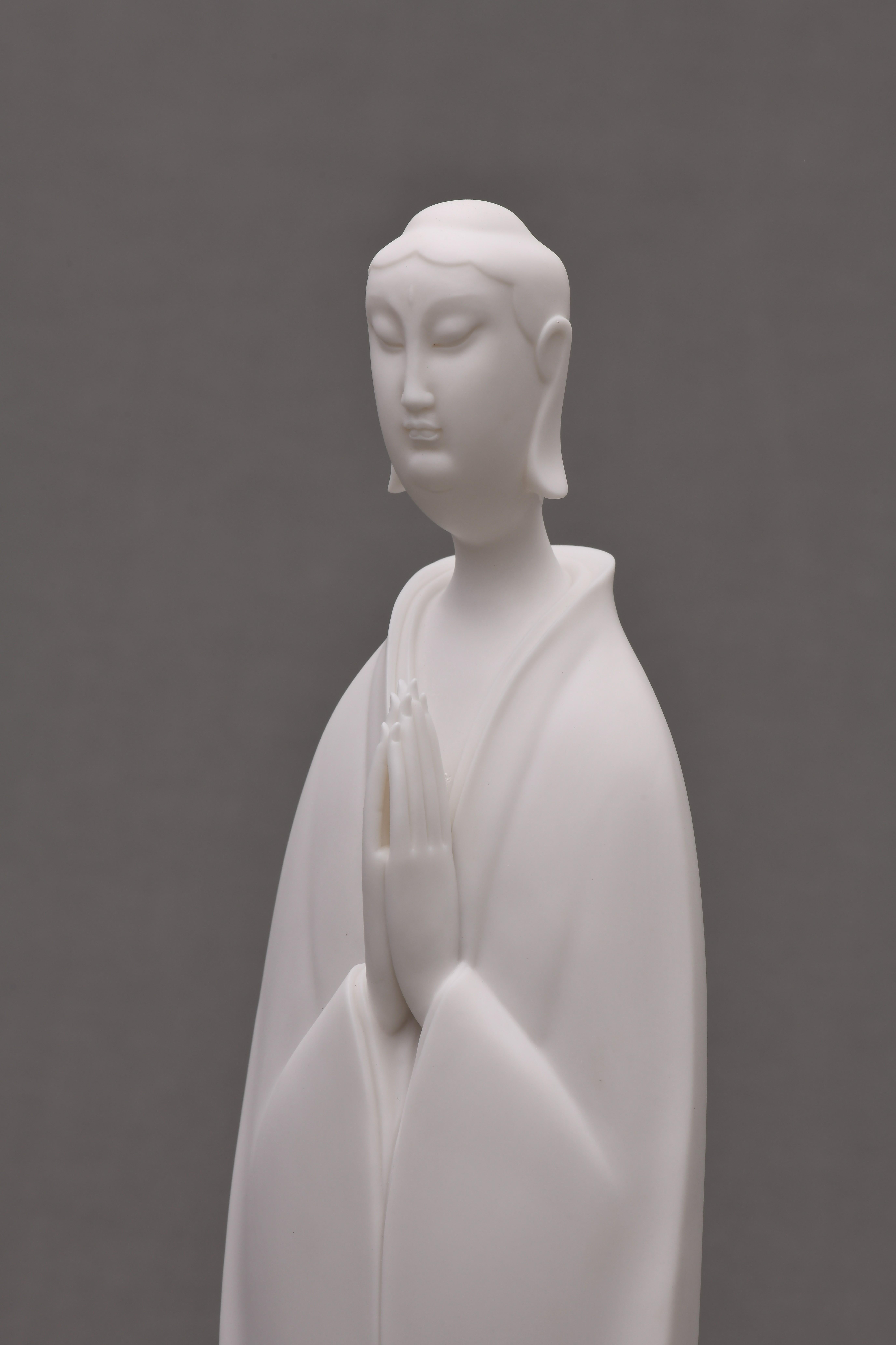 L'Avalokitesvara con il gesto del gassho è una delle 33 manifestazioni di Avalokitesvara. Il nome deriva dal suo gesto gassho, ovvero il gesto delle mani giunte.
Questa scultura è stata progettata per presentare Avalokitesvara durante il kinhin, che