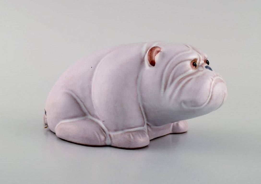 Jie ceramics, Sweden. Bulldog in hand-painted glazed ceramics. Swedish design, 1970s / 80s.
Measures: 16 x 8 cm.
In excellent condition.
Stamped.