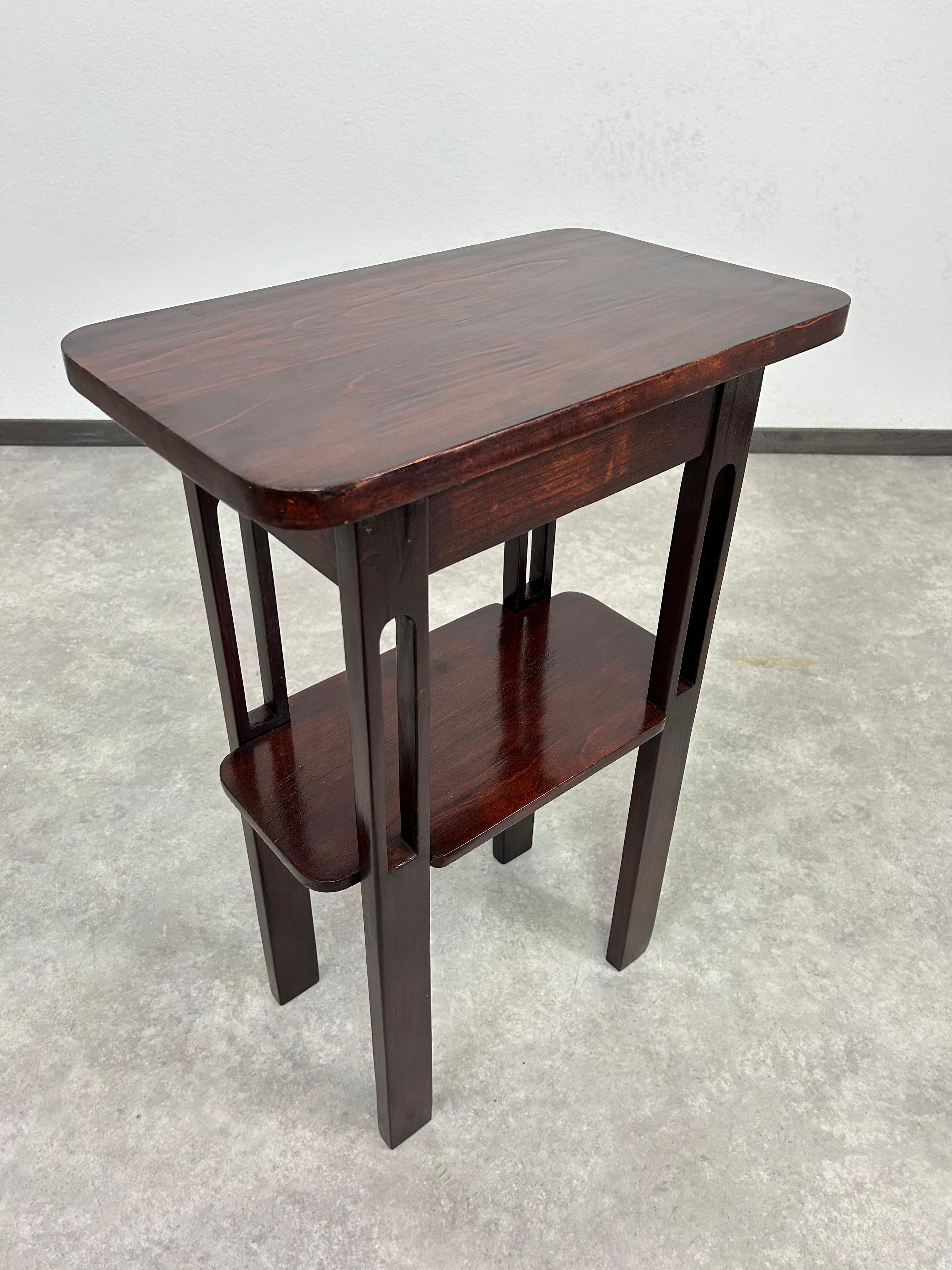 Jigendstil side table attr. to Josef Hoffmann In Excellent Condition For Sale In Banská Štiavnica, SK
