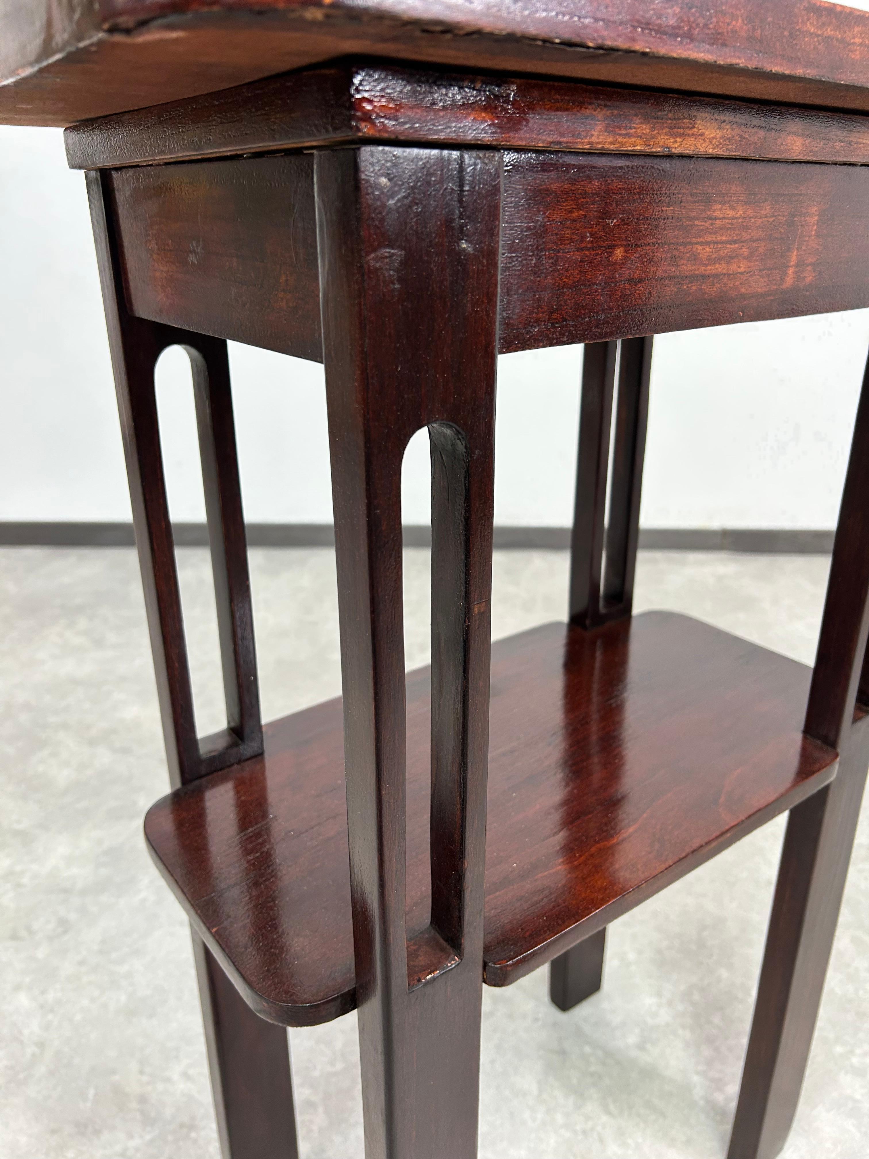 Early 20th Century Jigendstil side table attr. to Josef Hoffmann For Sale