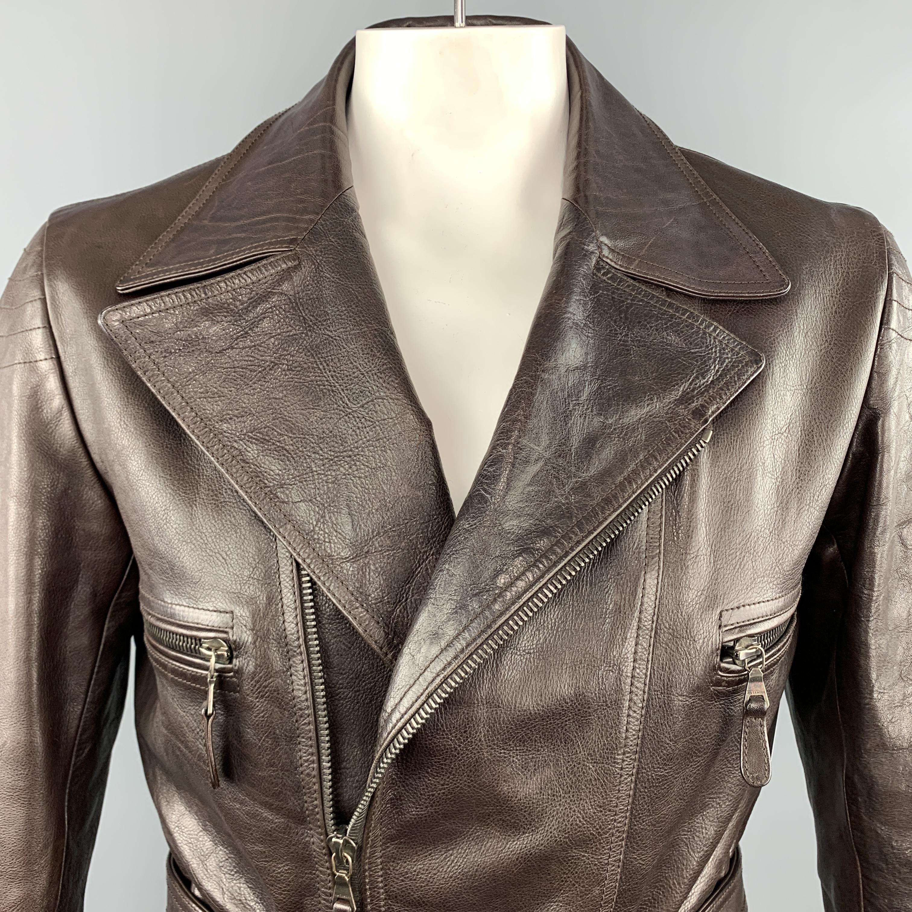 JIL SANDER biker jacket comes in chocolate brown polished leather with a pointed lapel, double zip closure, quilted shoulder and elbow details, zip pockets, and belted waist. Made in Italy.
 
Very Good Pre-Owned Condition.
Marked: IT 52
