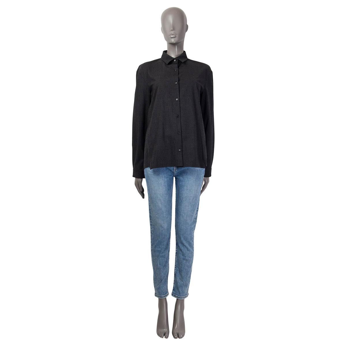 100% autentica camicia classica Jil Sander in mohair antracite (96%) ed elastan (4%). Presenta polsini abbottonati. Si apre con sette bottoni sul davanti. Sfoderato. È stato indossato ed è in ottime condizioni.

Misure
Dimensioni