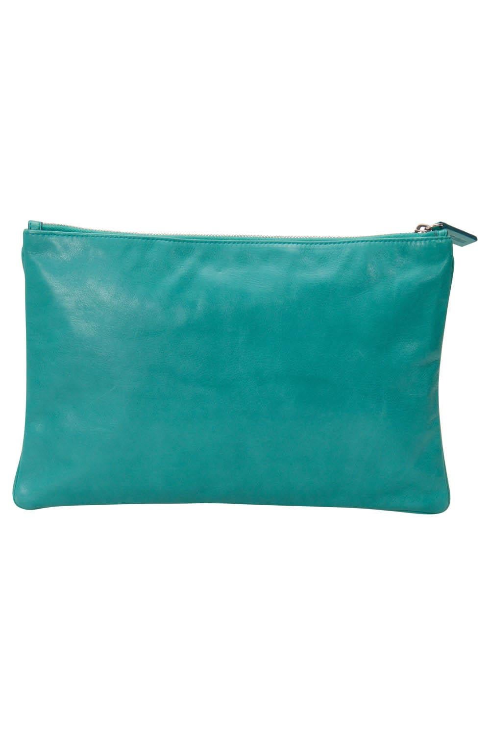 Crafted from green leather this accessory by Jil Sander comes with a top zipper that opens to an appropriate interior that will house your lipstick, mascara, keys and other essentials. Add this clutch to your collection now.

Includes: Original