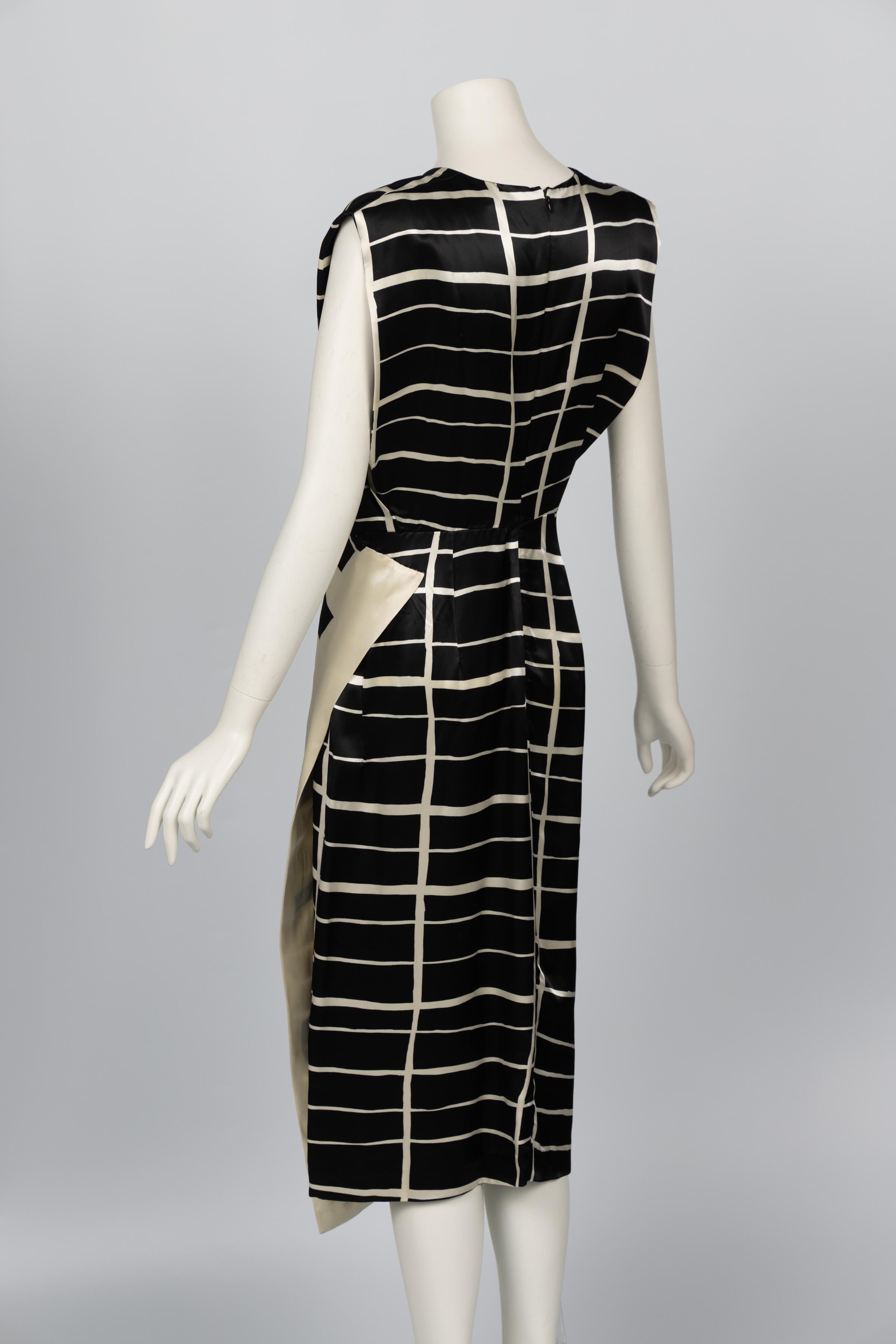 Robe noire et ivoire à imprimé quadrillé architectural de Jil Sander, années 2010 Excellent état - En vente à Boca Raton, FL