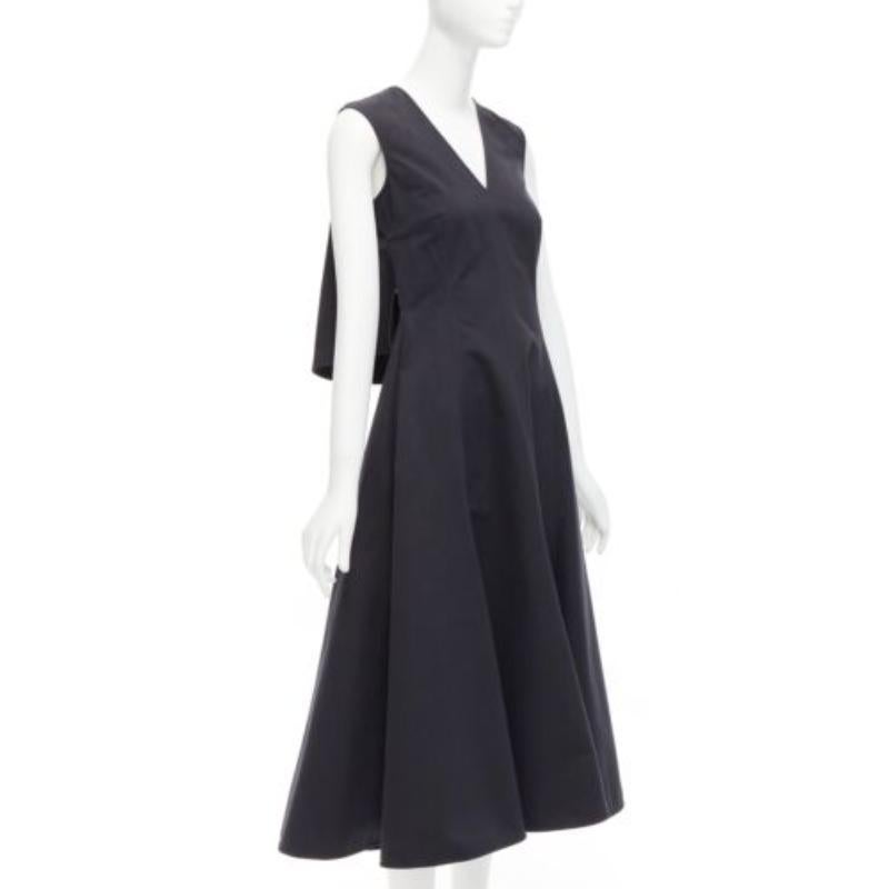 JIL SANDER black cotton silk cape back cut out V-neck Aline midi dress FR32 XXS
Reference: LNKO/A02278
Brand: Jil Sander
Material: Cotton, Silk
Color: Black
Pattern: Solid
Closure: Zip
Extra Details: Side zip.
Made in: Italy

CONDITION:
Condition: