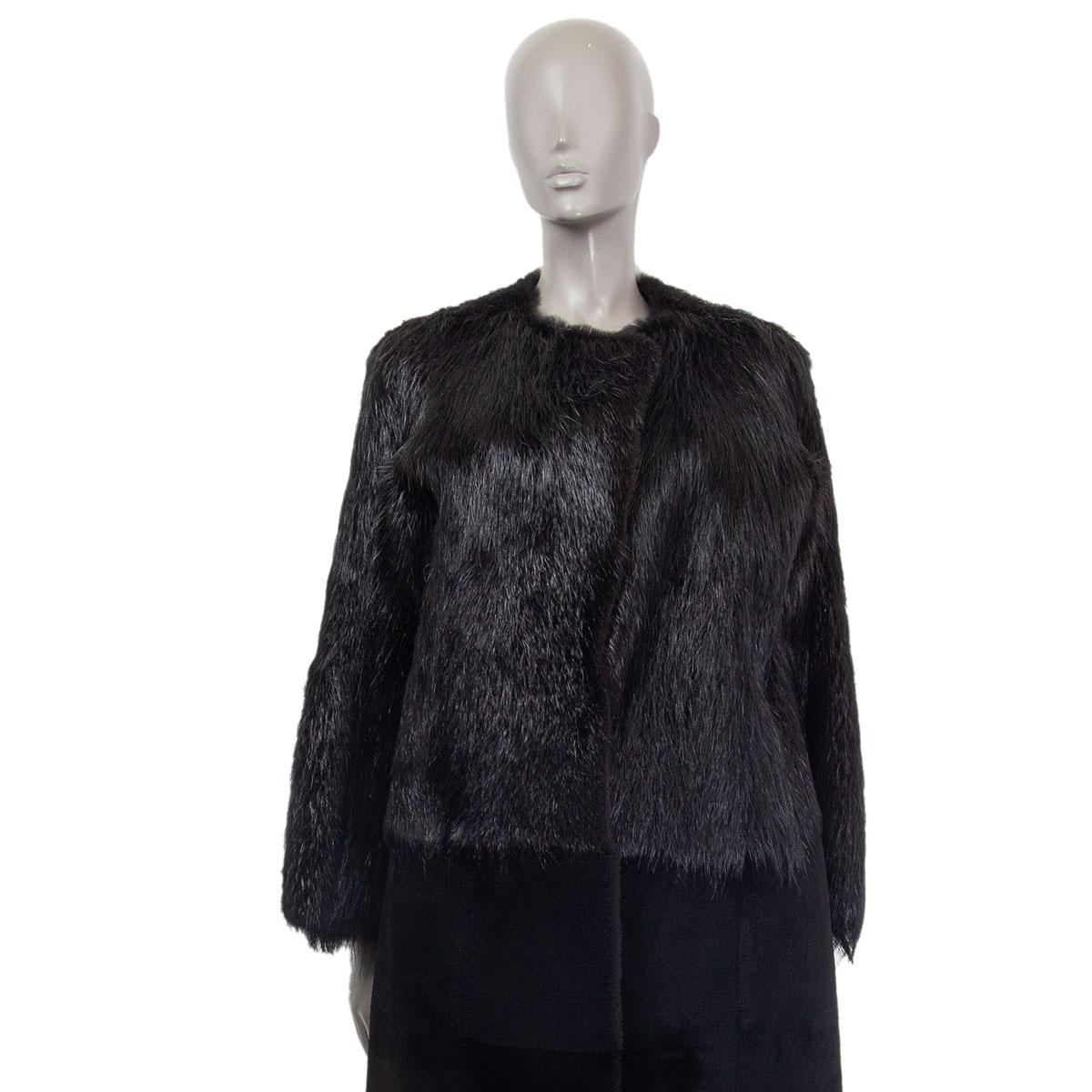Jil Sander portico leather-lined fur coat in black dyed beaver fur with a collarless neckline and side slit pockets. Closes on the front with a hook and snap buttons. Lined in leather. Has been worn and is in excellent condition. 

Tag Size Missing