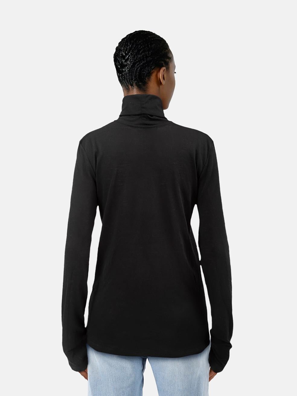 CONDITION is VeryGood. Hardly any visible wear to top is evident on this used Jil Sander designer resale item.
 

 

 

 Details
 

 

 Black
 

 Polyester
 

 Top
 

 Long sleeves
 

 Logo print turtleneck
 

 Stretchy
 

 

 

 Made in Italy
 

