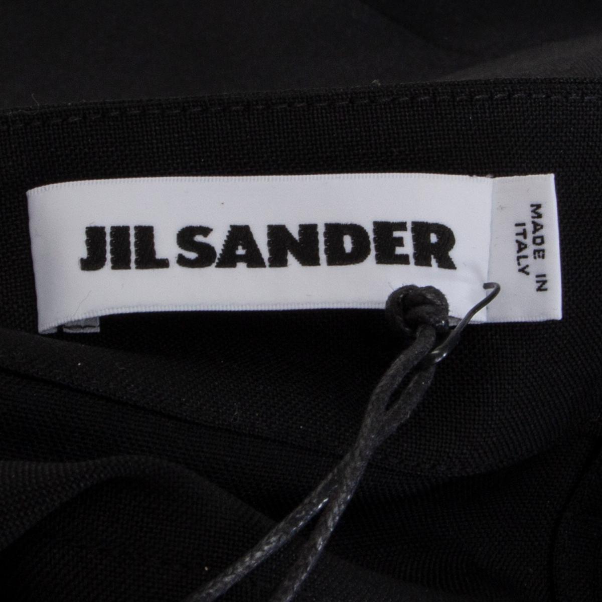 JIL SANDER black wool & mohair WHITE TRIM TAPERED LEG Pants 36 S In Excellent Condition For Sale In Zürich, CH