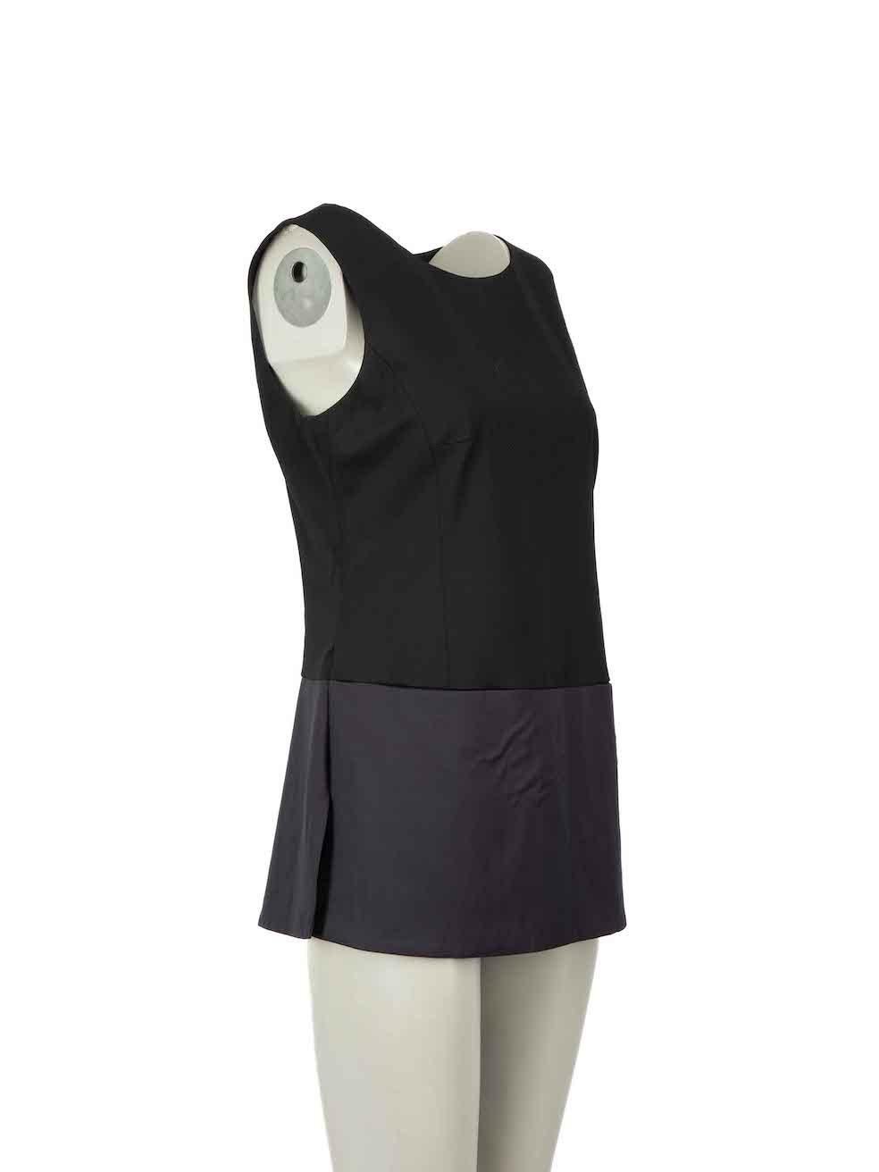 CONDITION is Very good. Minimal wear to top is evident. Minimal wear to button attachments which appear slightly loose on this used Jil Sander designer resale item.

Details
Black
Wool
Top
Sleeveless
Round neck
Navy panel
Open sides
Open ended side